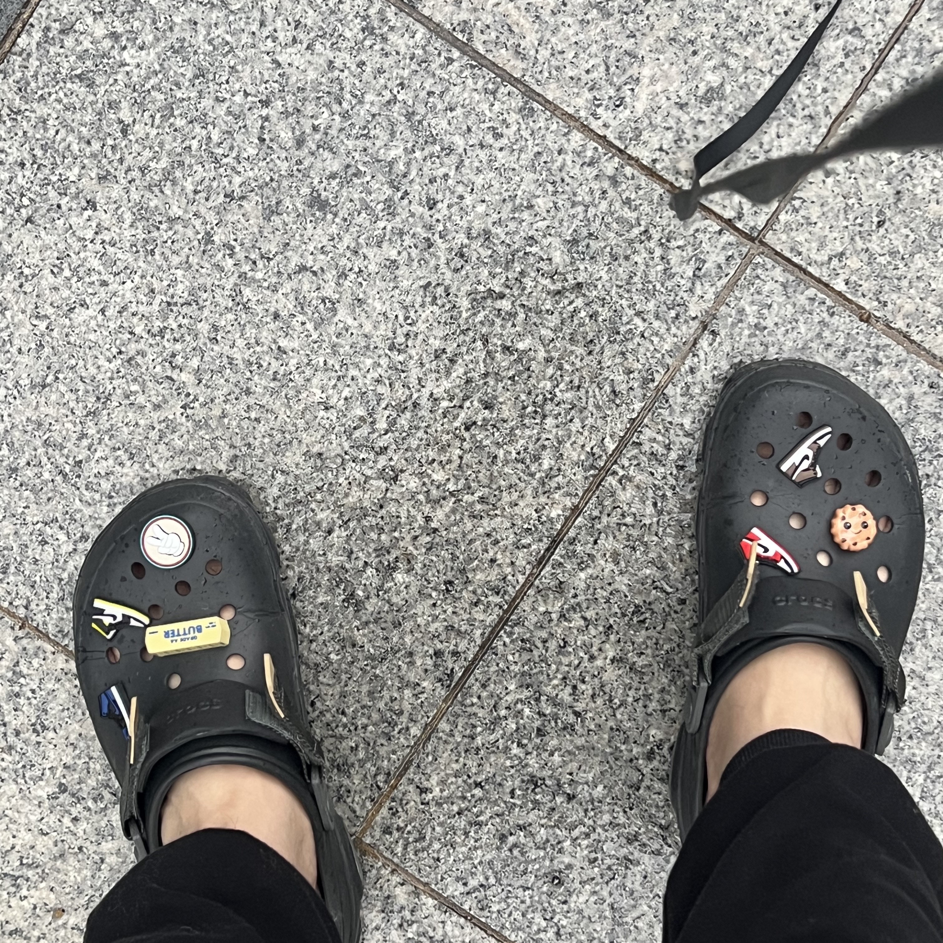 Crocs All Terrain Clog Black 착용 스타일 - 1