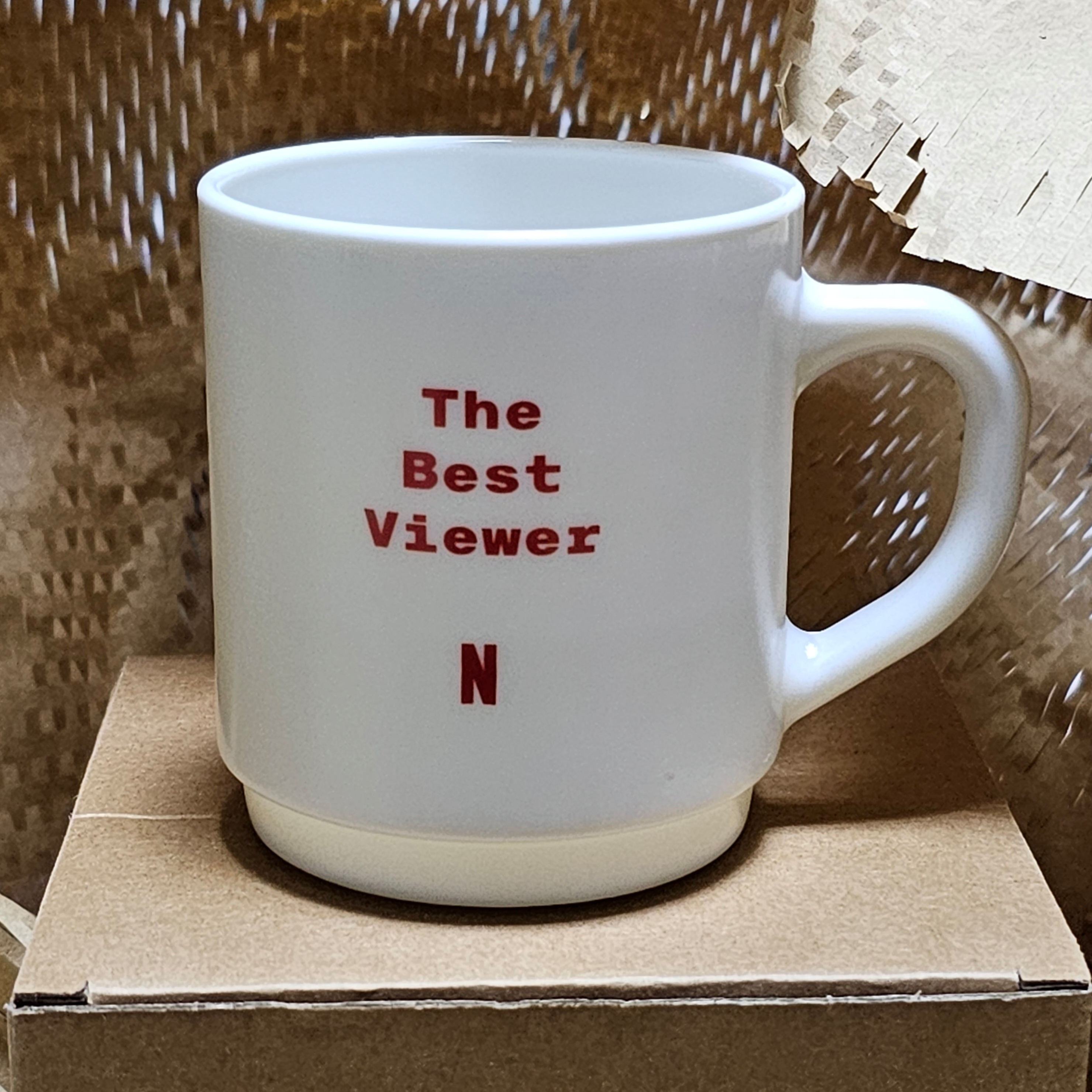 IAB Studio x Netflix Milk Glass White 착용 스타일 - 3