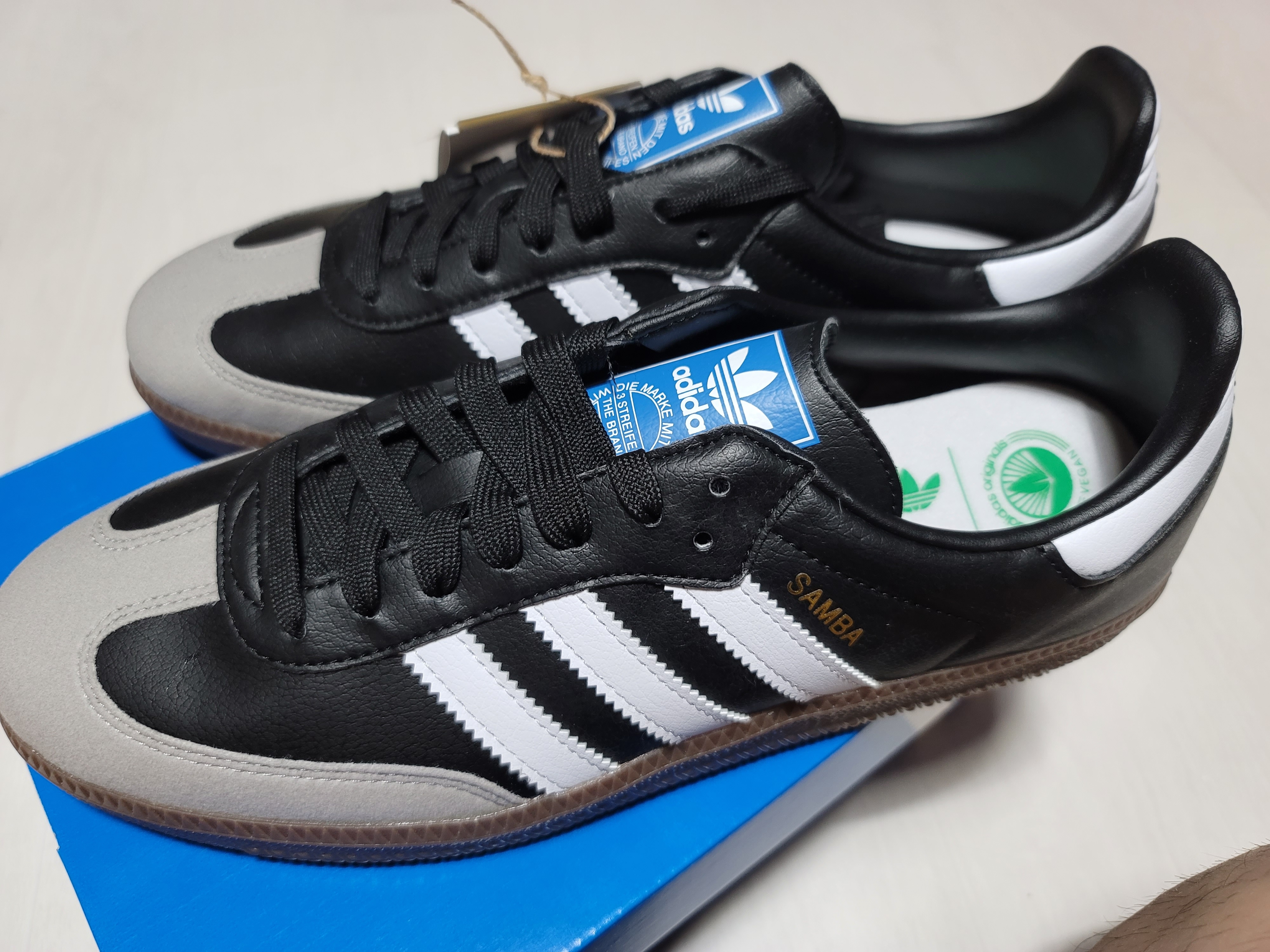 Adidas Samba Vegan Black White 착용 스타일 - 1