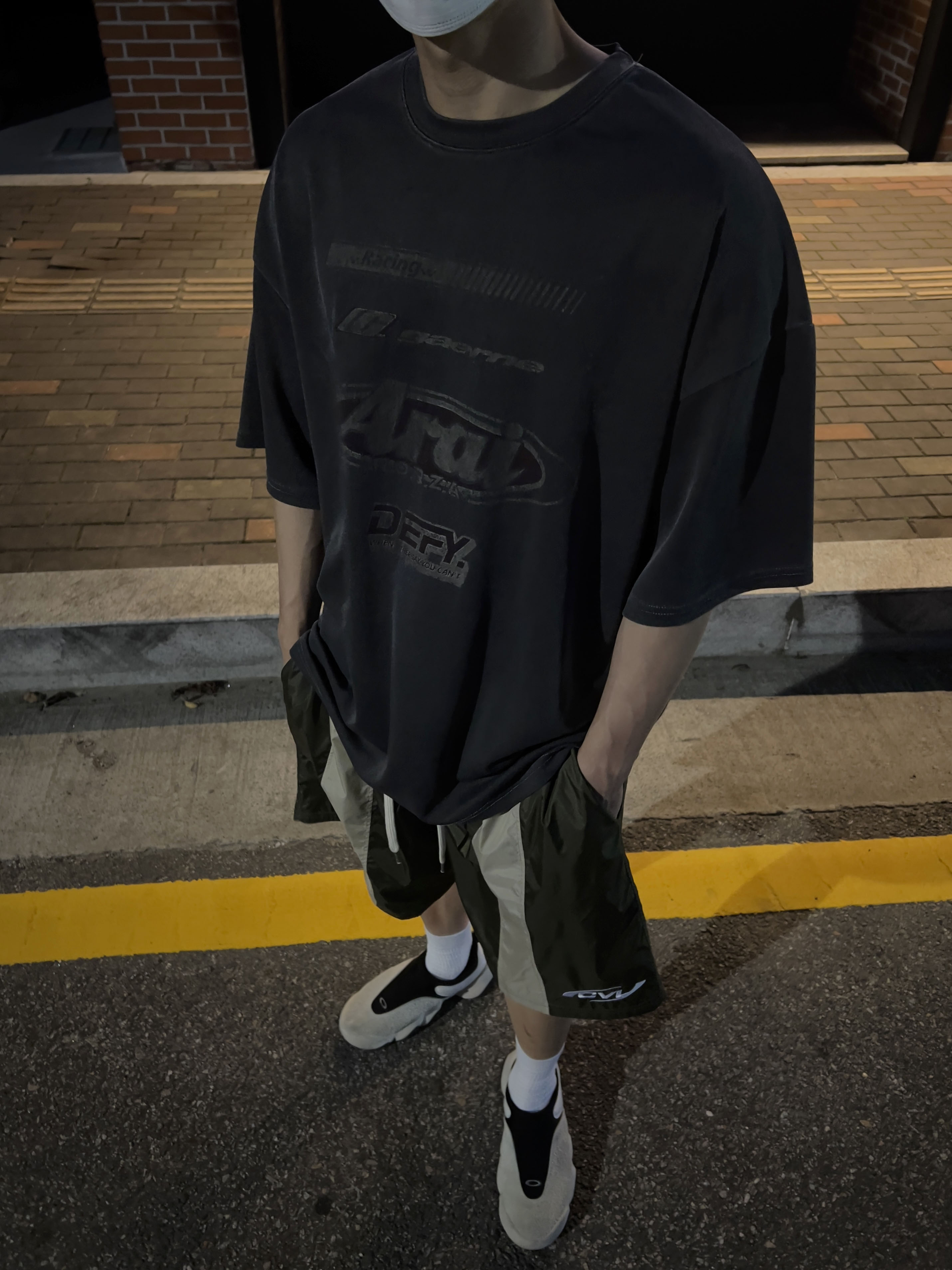 Oakley Factory Team x Brain Dead Flesh Milk Black 착용 스타일 - 1