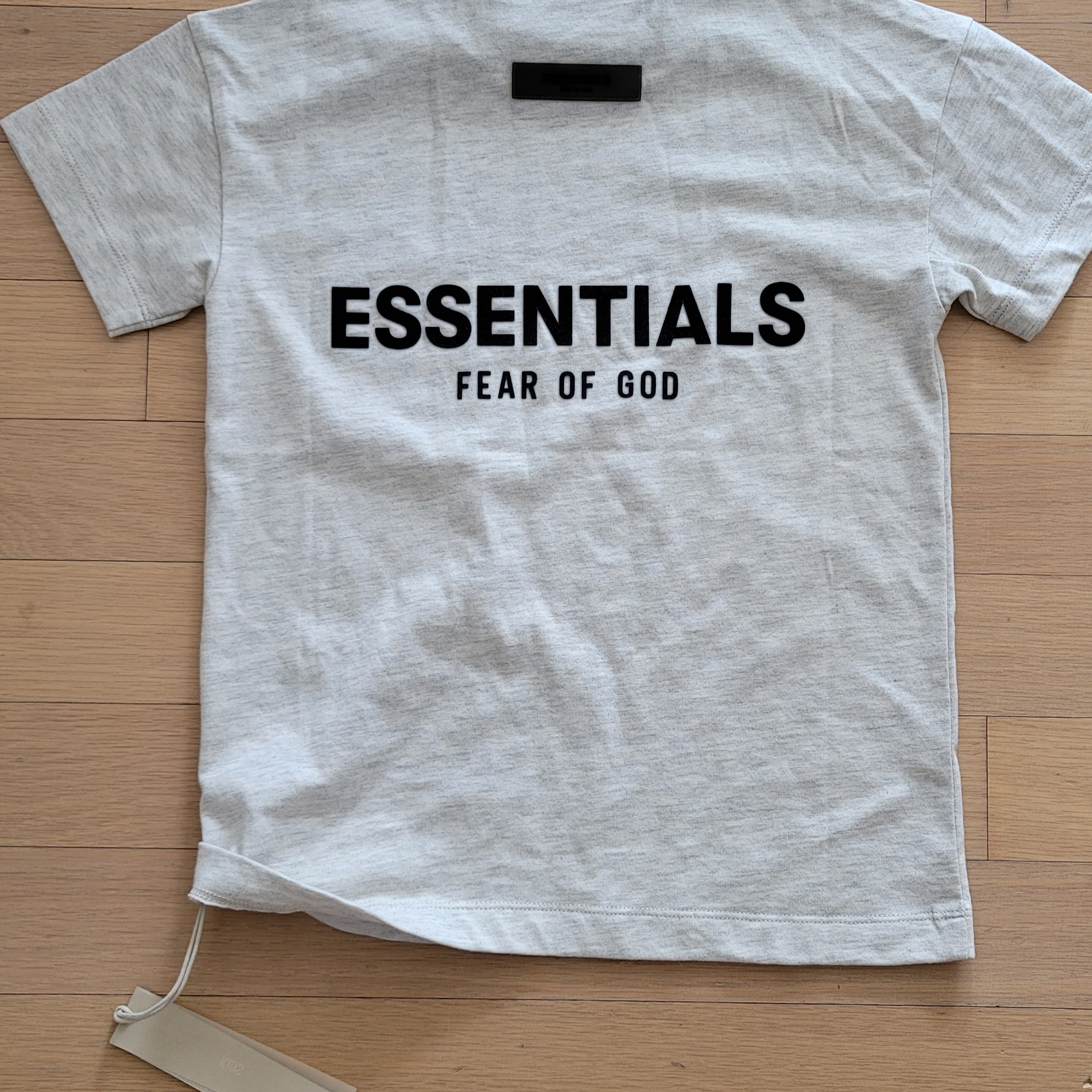 (Kids) Essentials The Core Collection T-Shirt Light Oatmeal, (Kids) Essentials The Core Collection T-Shirt Stretch Limo 착용 스타일 - 2