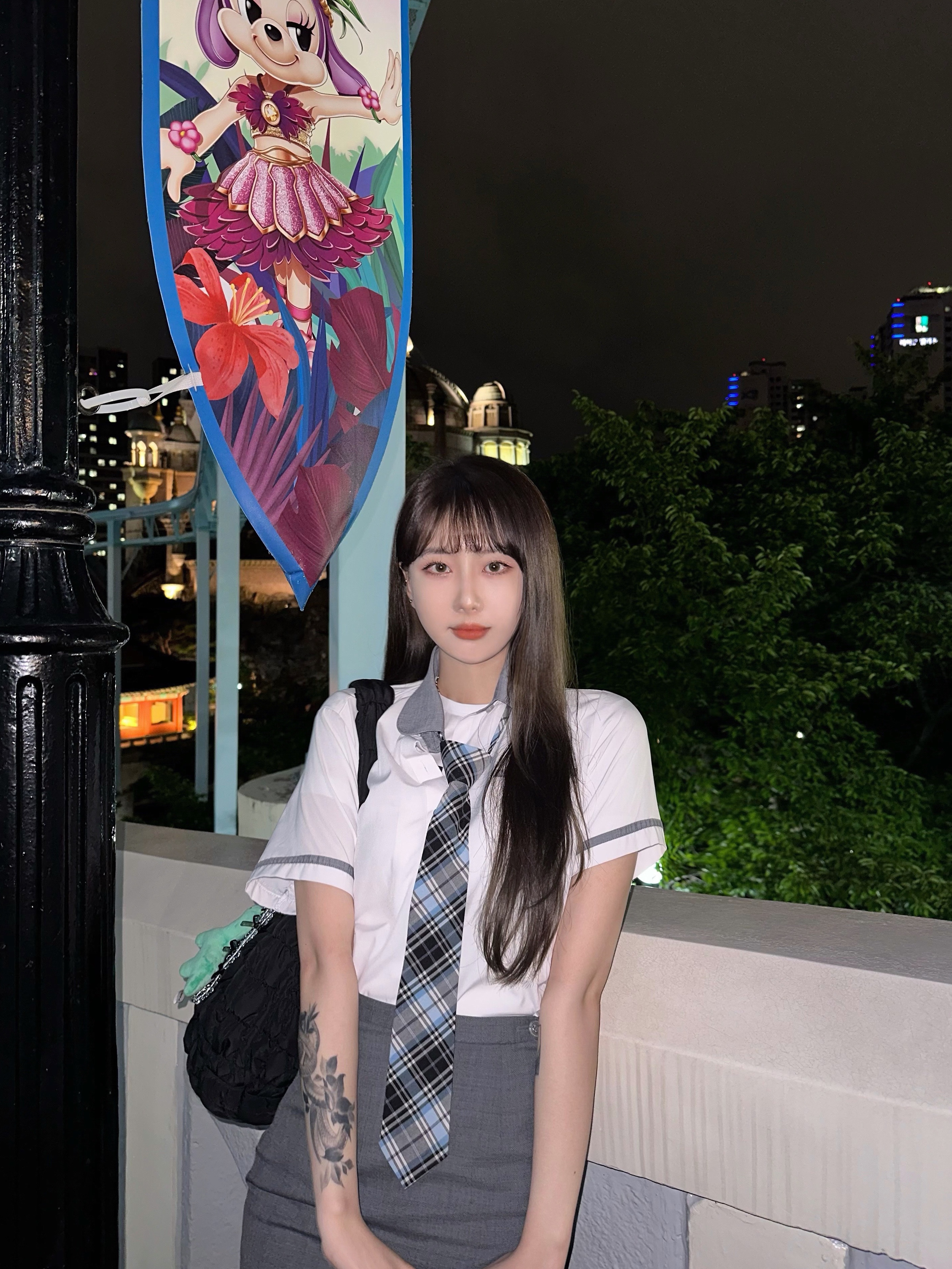 COS Quilted Micro Bag Black, COS Quilted Mini Bag Black 착용 스타일