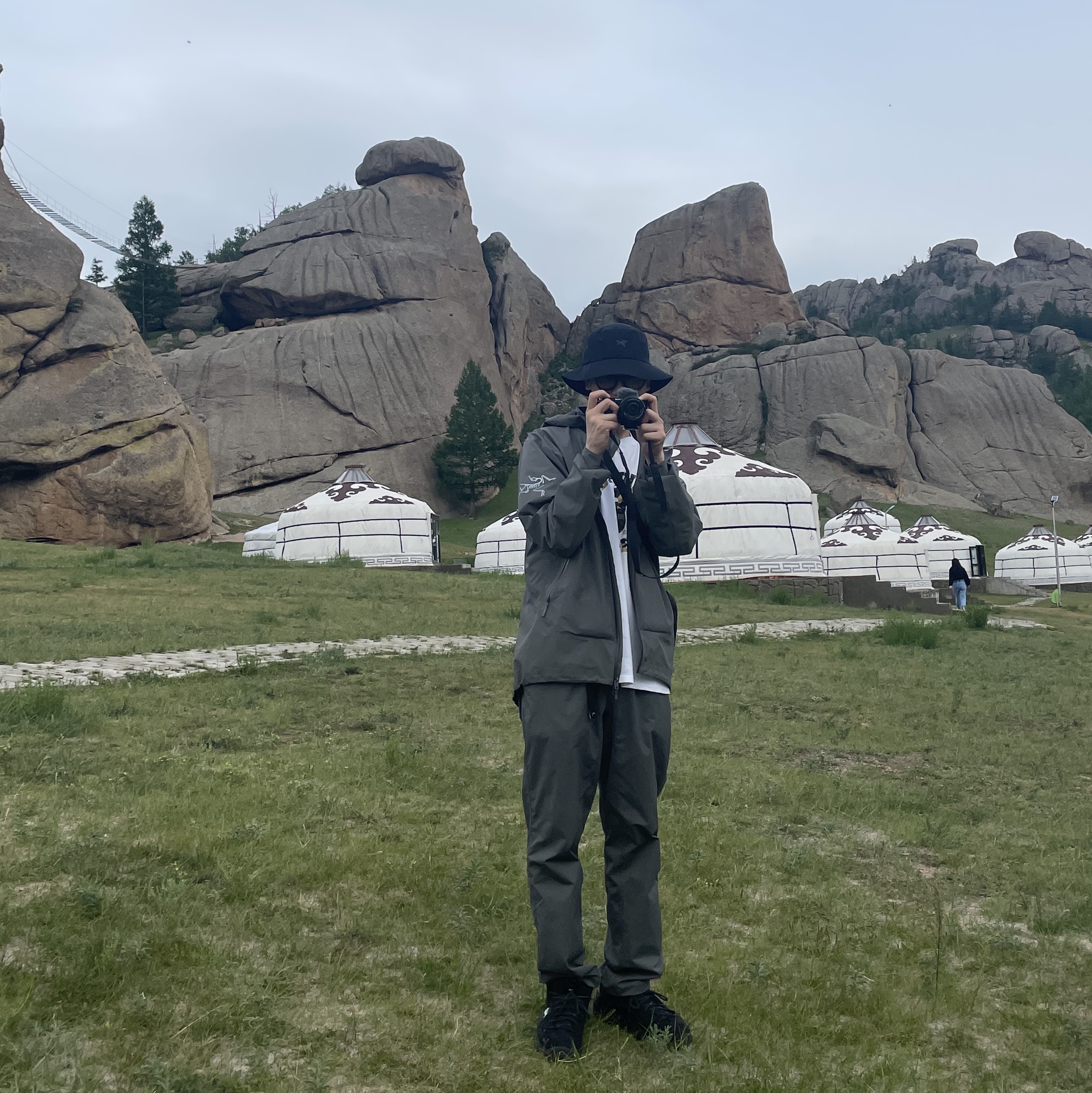Arc'teryx Sinsolo Hat Black, Arc'teryx x Beams Zeta SL Jacket Grey 착용 스타일