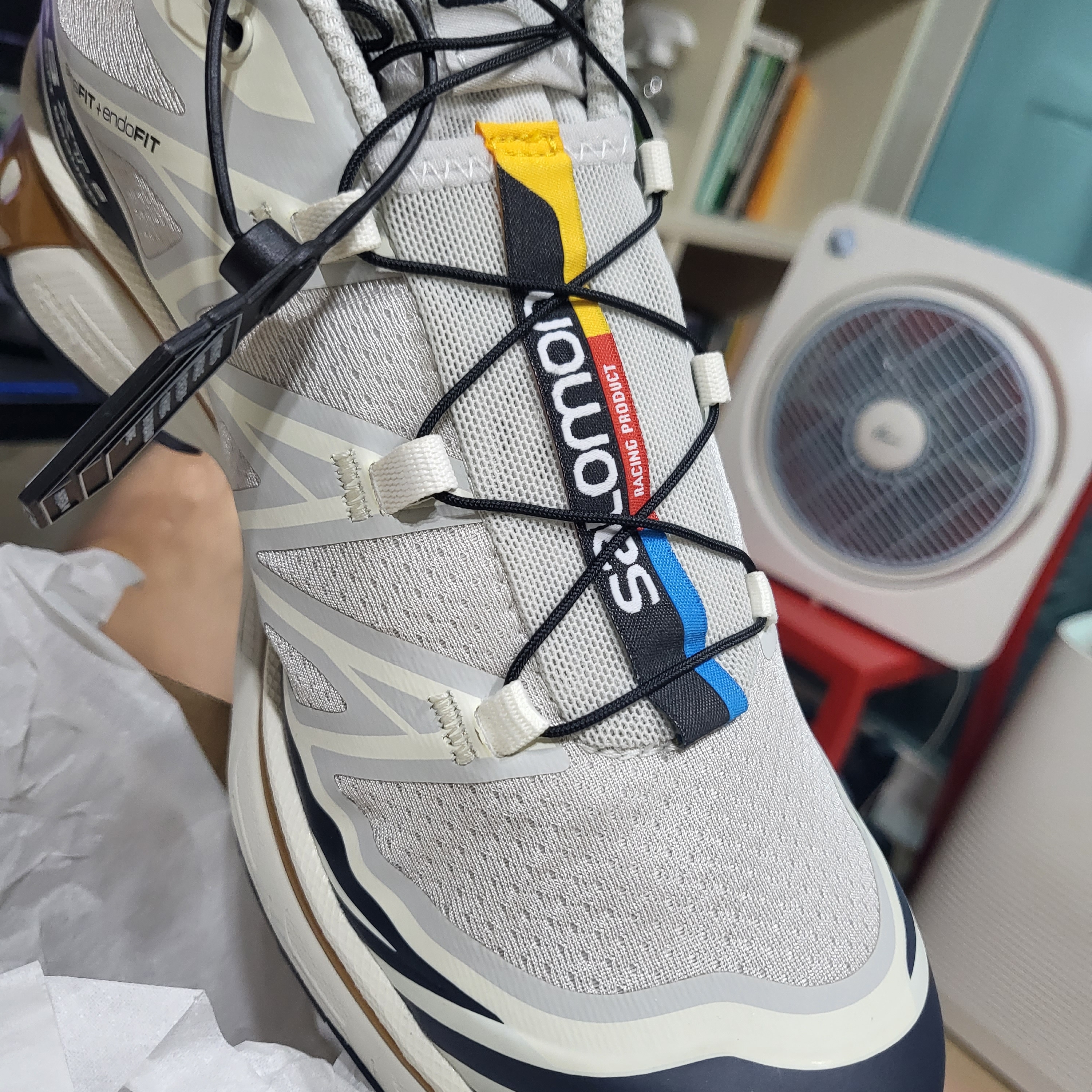 Salomon XT-6 Lunar Rock Dark Sapphire 착용 스타일