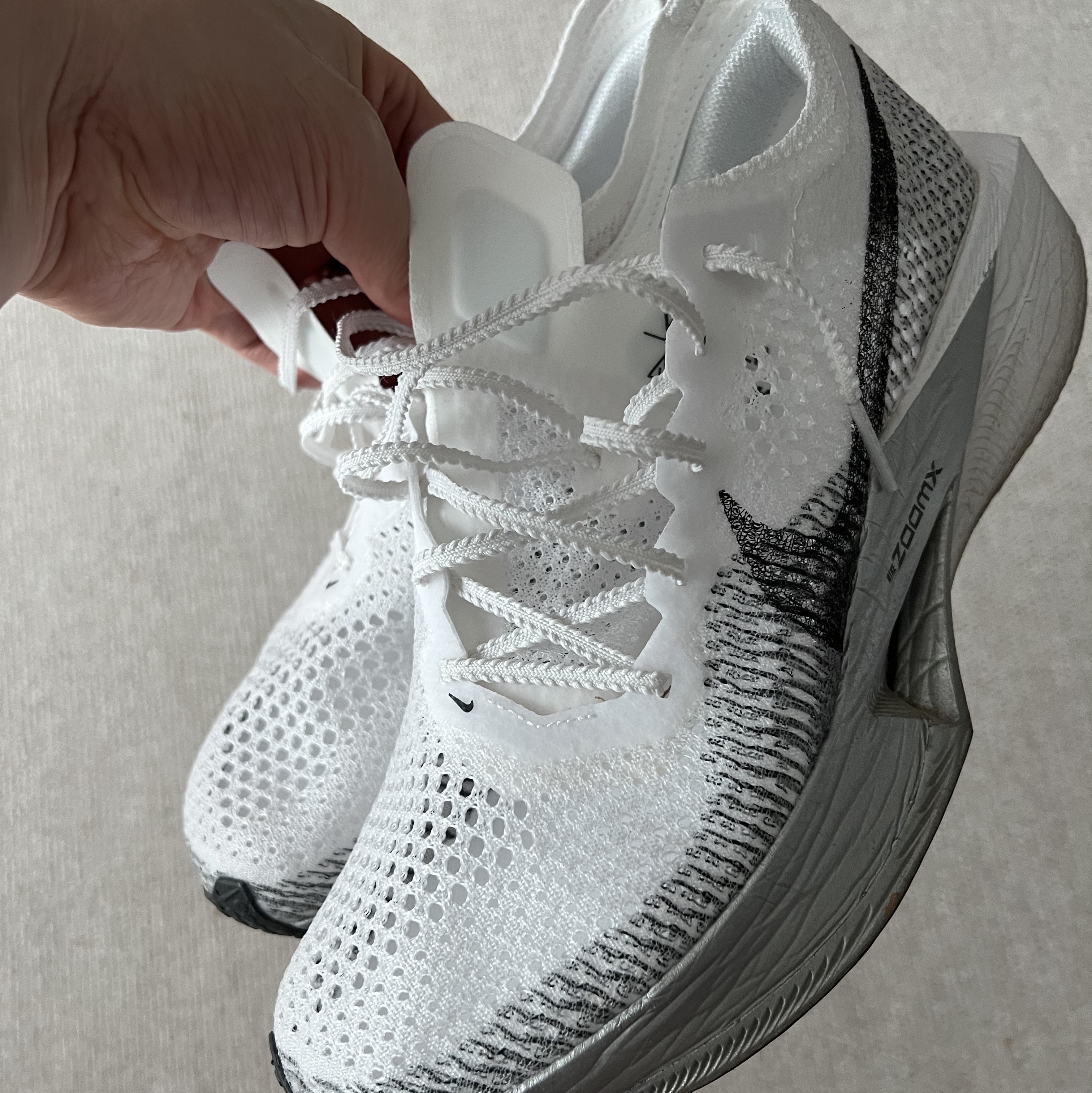Nike ZoomX Vaporfly Next% 3 White Grey 착용 스타일