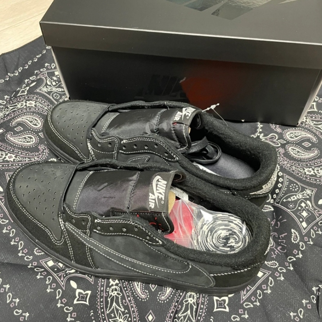 Jordan 1 x Travis Scott Retro Low OG SP Black Phantom 착용 스타일