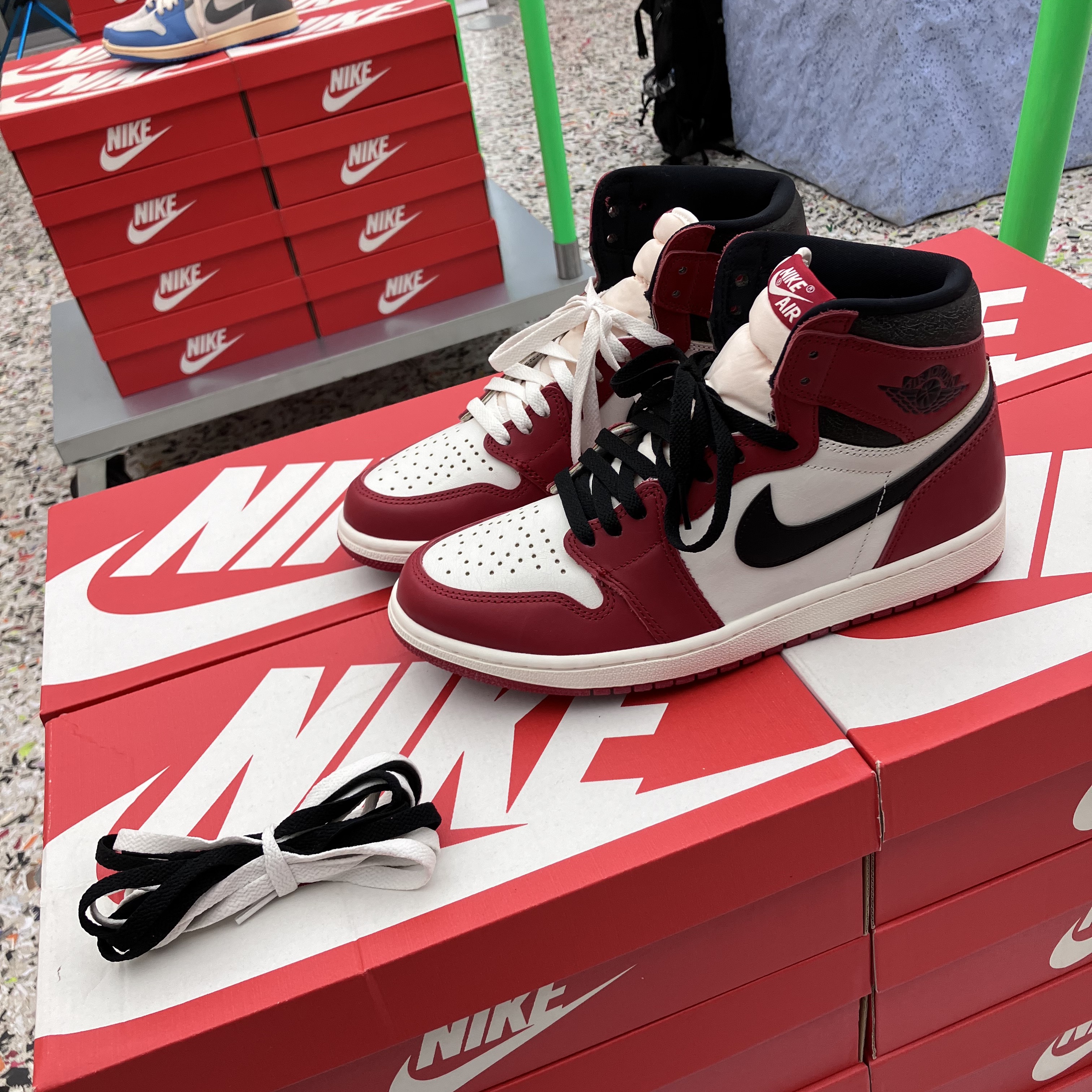 Jordan 1 Retro High OG Chicago 2022, Jordan 4 x Nike SB Retro SP Pine Green 착용 스타일 - 1
