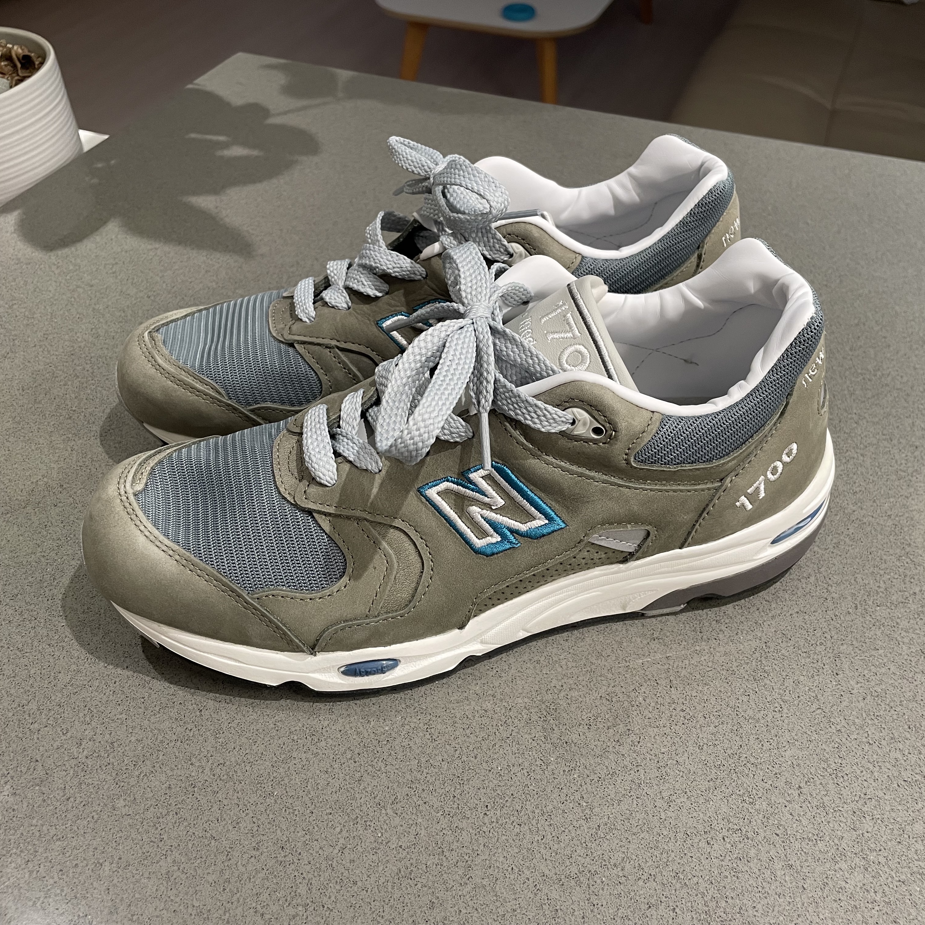 New Balance 1700 Made in USA Brown Steel Blue 착용 스타일