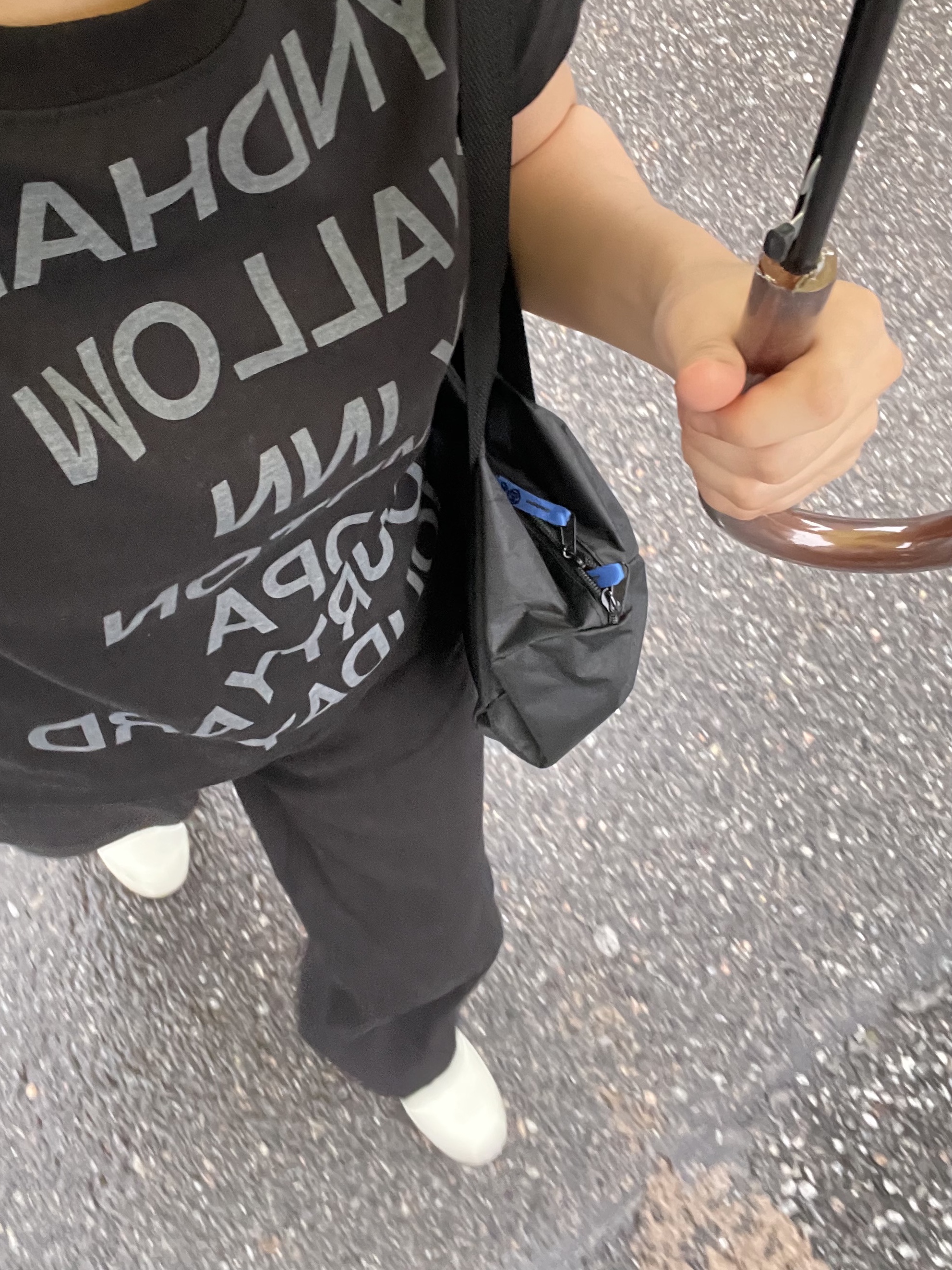[KREAM 단독] Safarispot Women 1/2 Highway Inn T-Shirt Black White 착용 스타일
