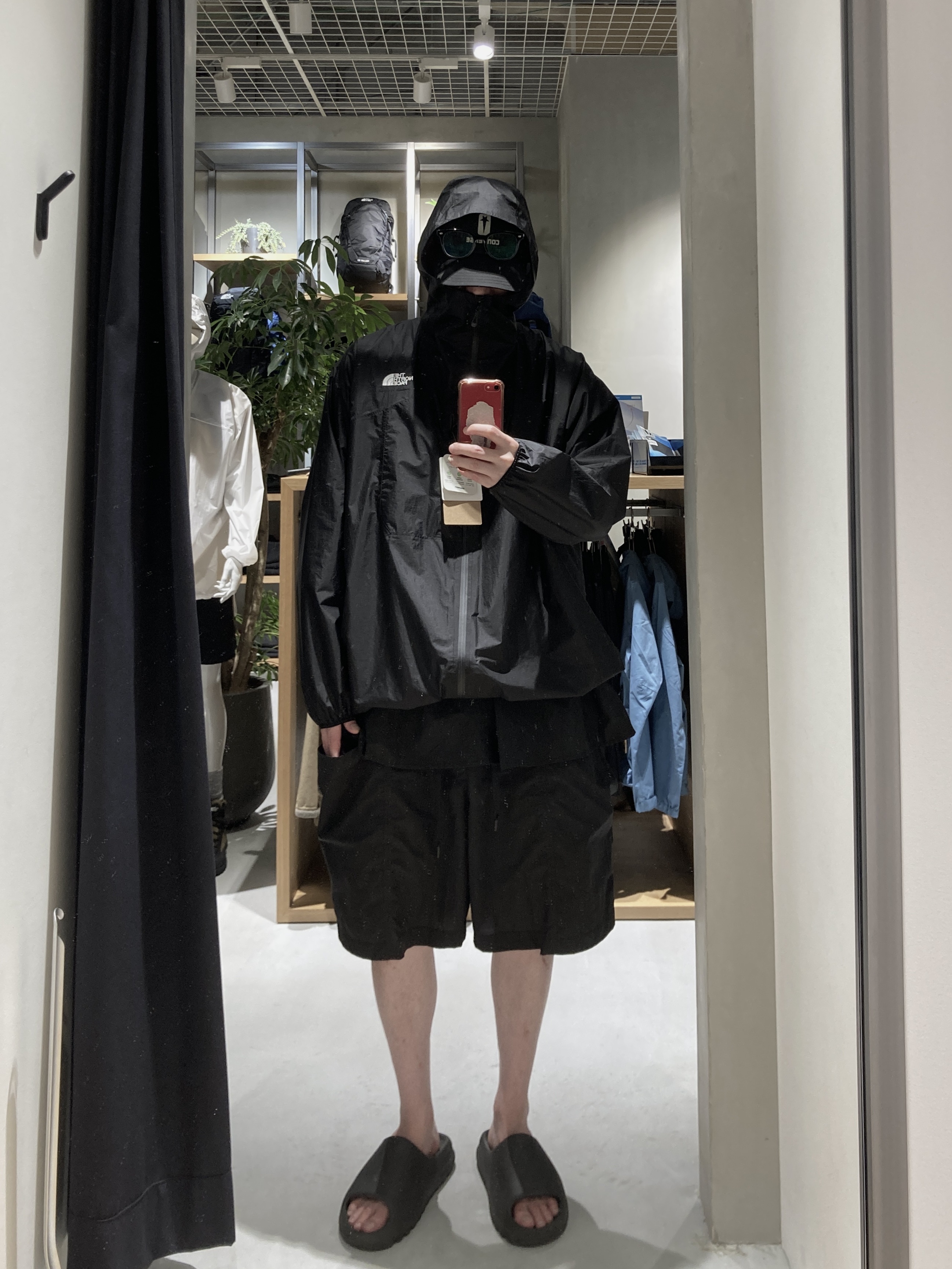 Converse x Drkshdw Dad Cap Black, Adidas Yeezy Slide Onyx 착용 스타일