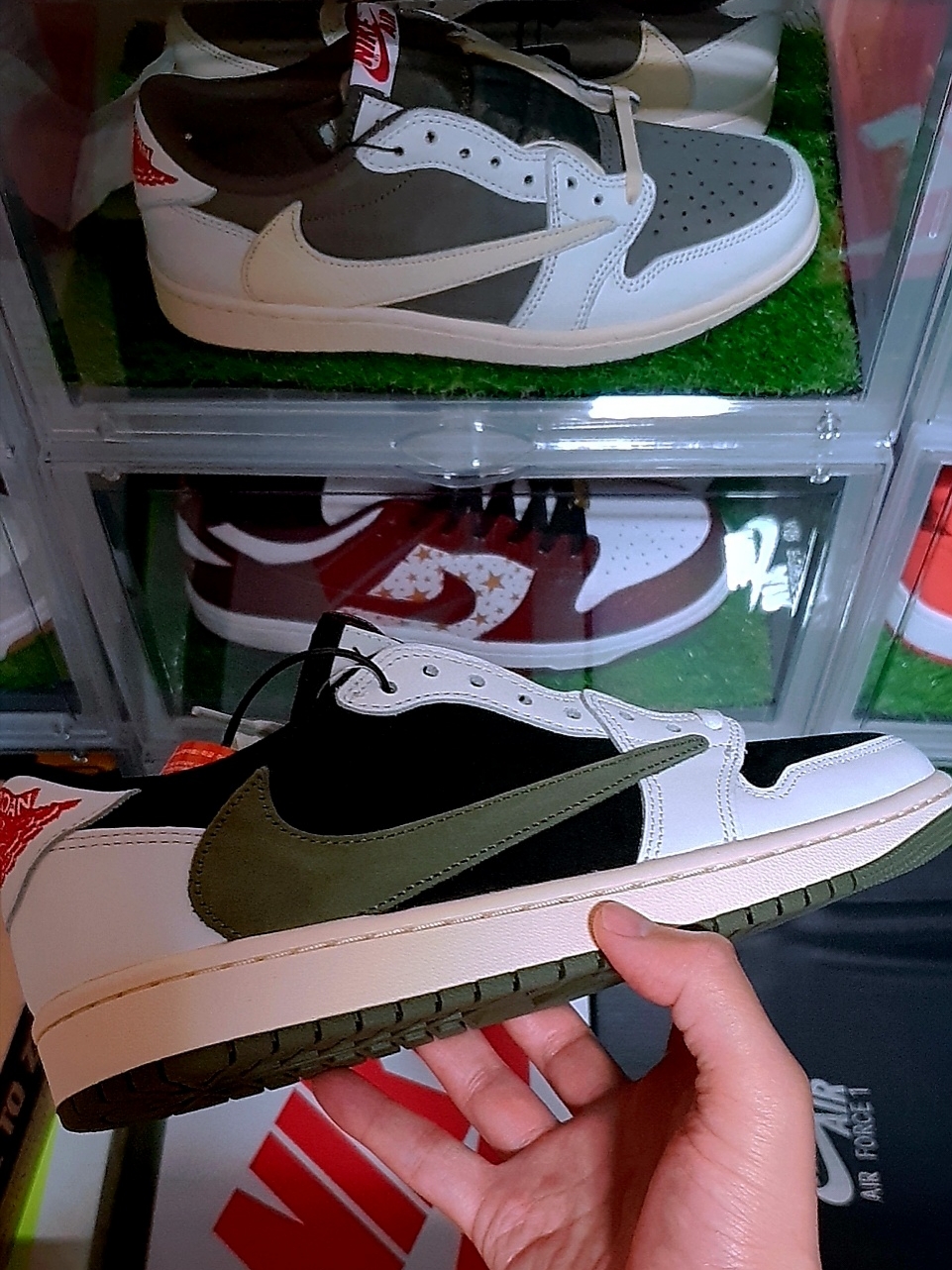 (W) Jordan 1 x Travis Scott Retro Low OG SP Medium Olive, Jordan 1 x Travis Scott Retro Low OG SP Sail and Ridgerock 착용 스타일