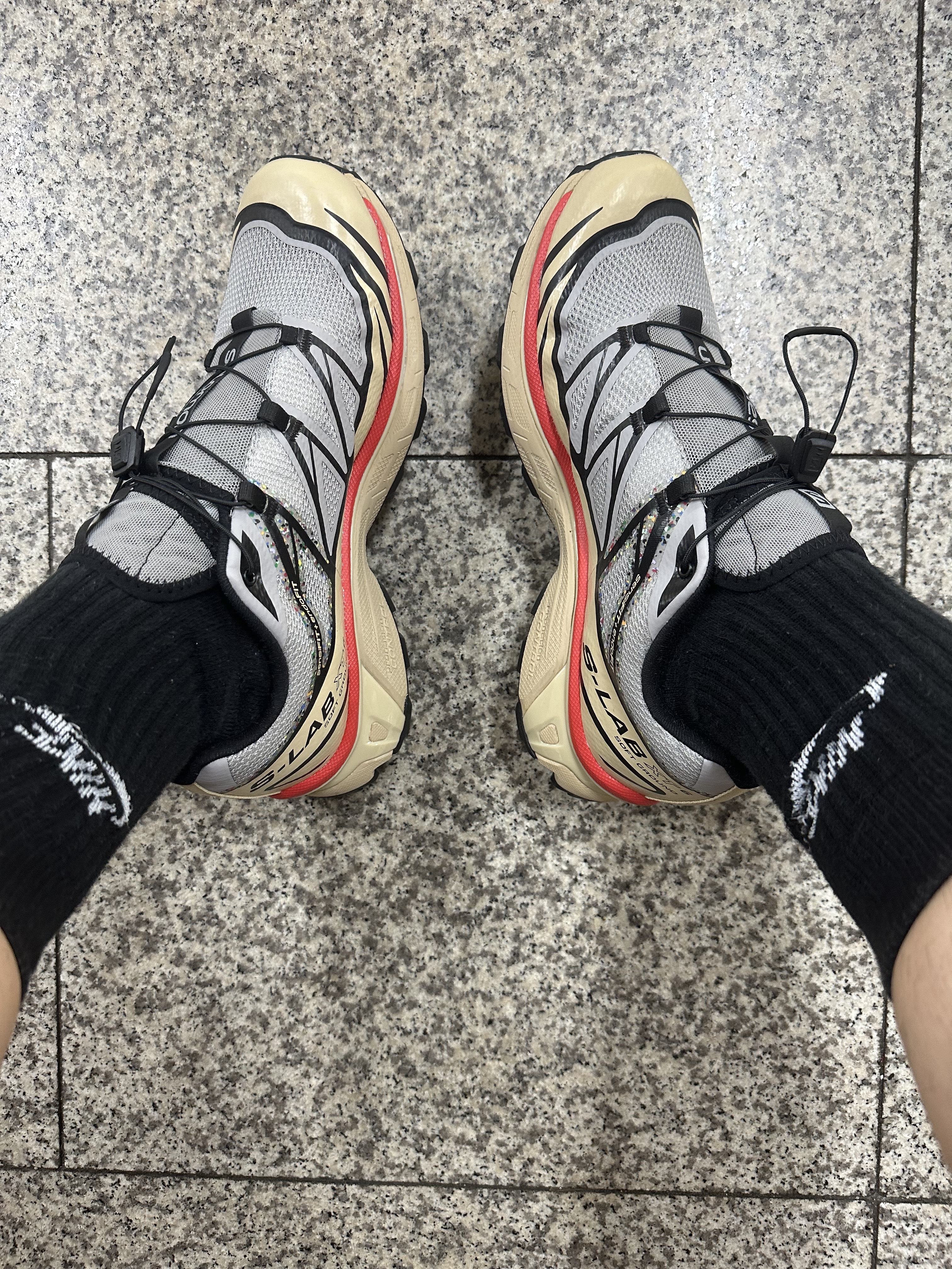 Salomon XT-6 Mindful Alloy Safari 착용 스타일
