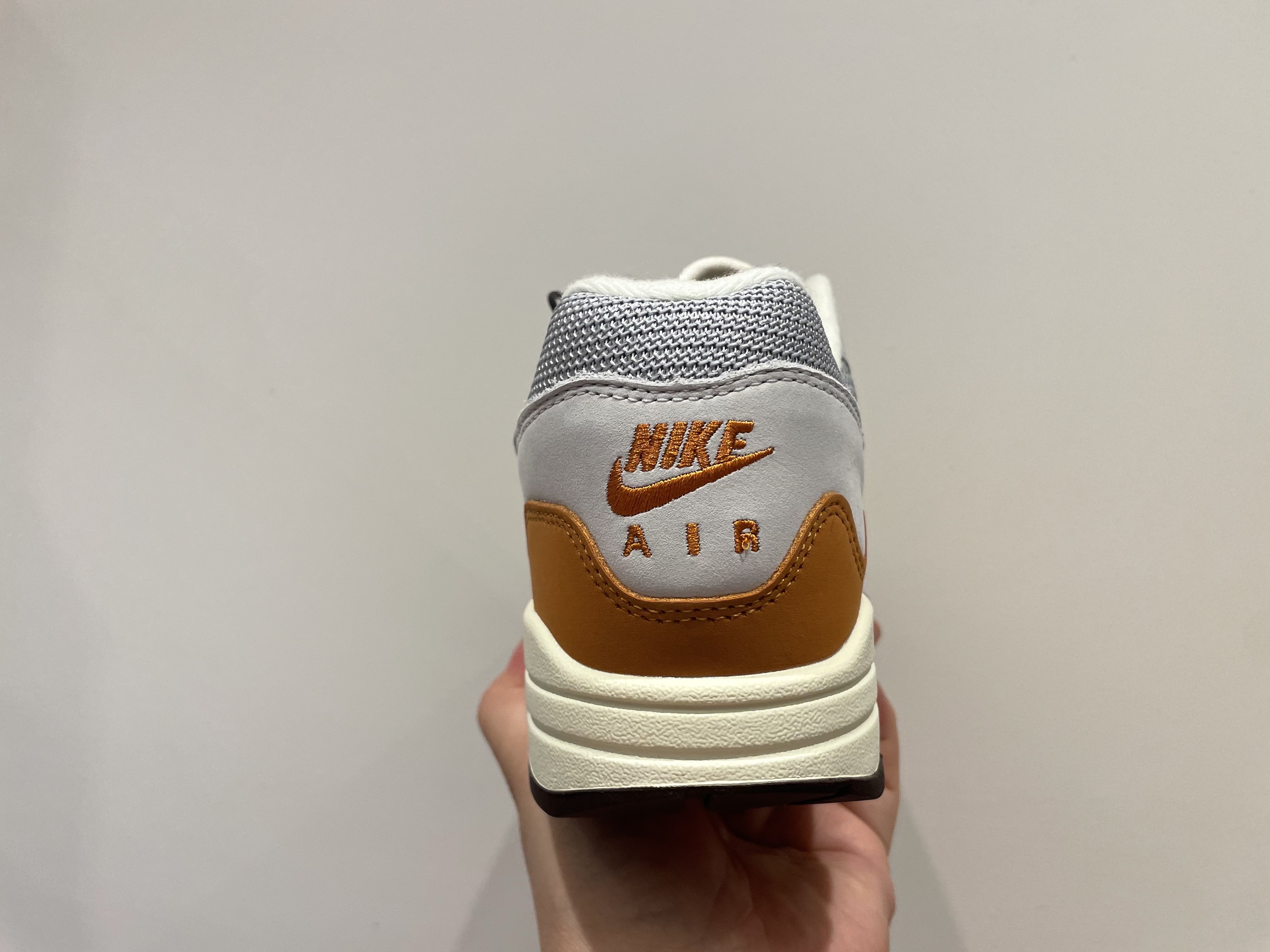 Nike x Patta Air Max 1 Monarch 착용 스타일 - 5
