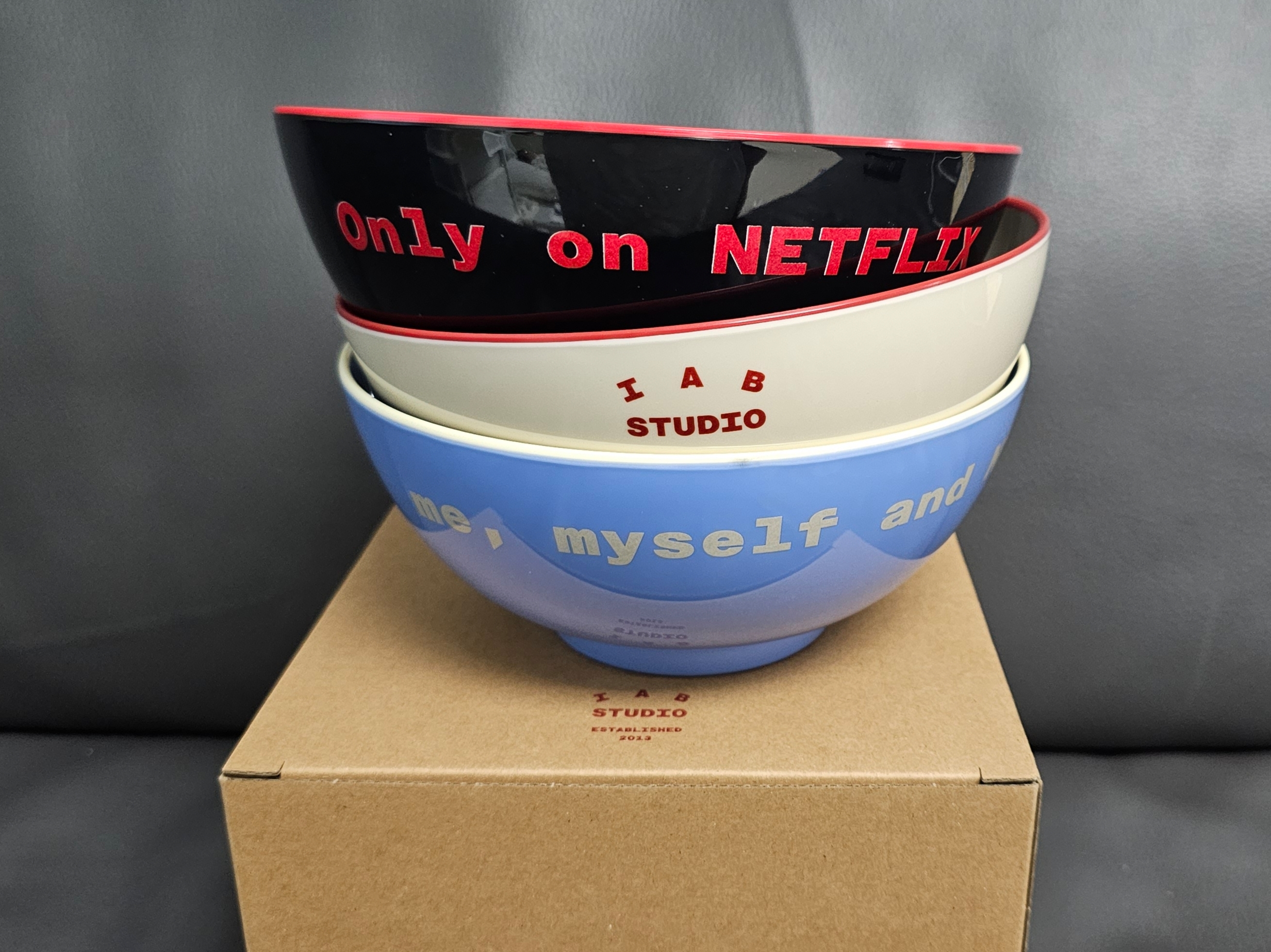 IAB Studio x Netflix Bowl Set 착용 스타일 - 1