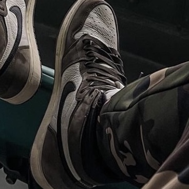 Jordan 1 x Travis Scott Retro High OG SP Mocha 착용 스타일