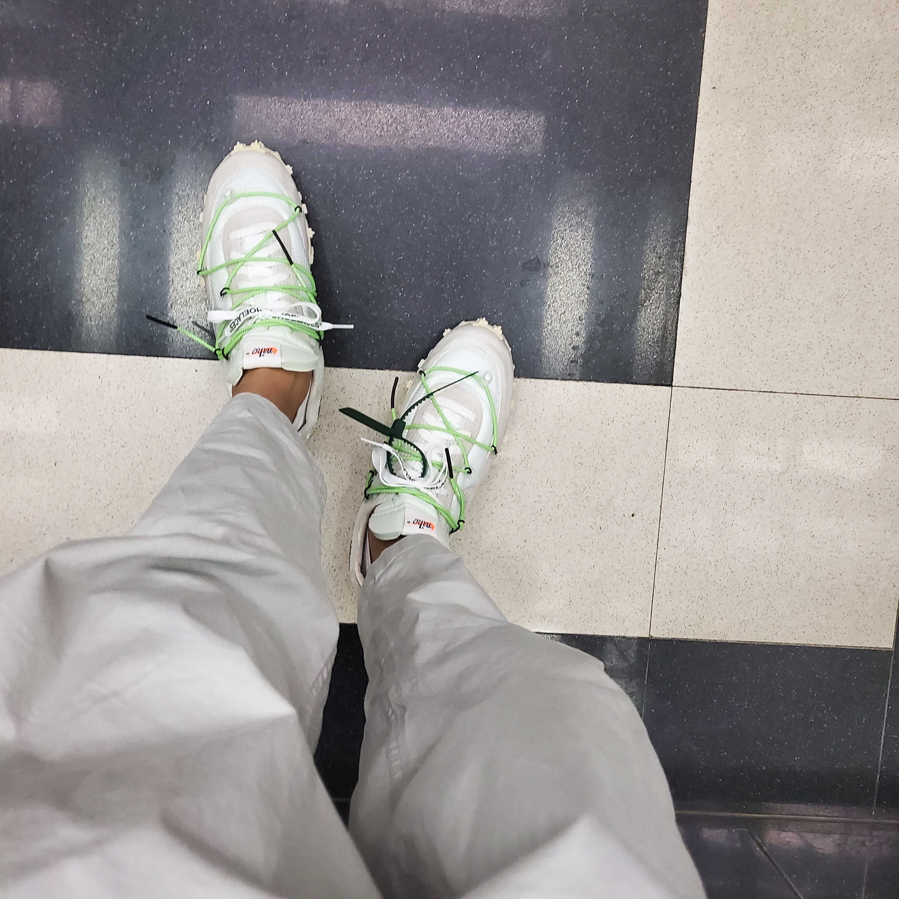 (W) Nike x Off-White Waffle Racer White 착용 스타일 - 2