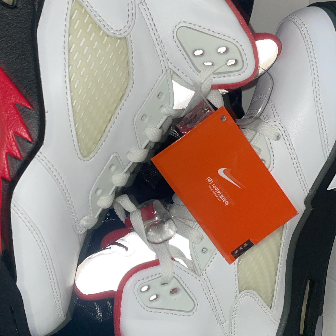 Jordan 5 Retro Fire Red Silver Tongue 2020 착용 스타일 - 1