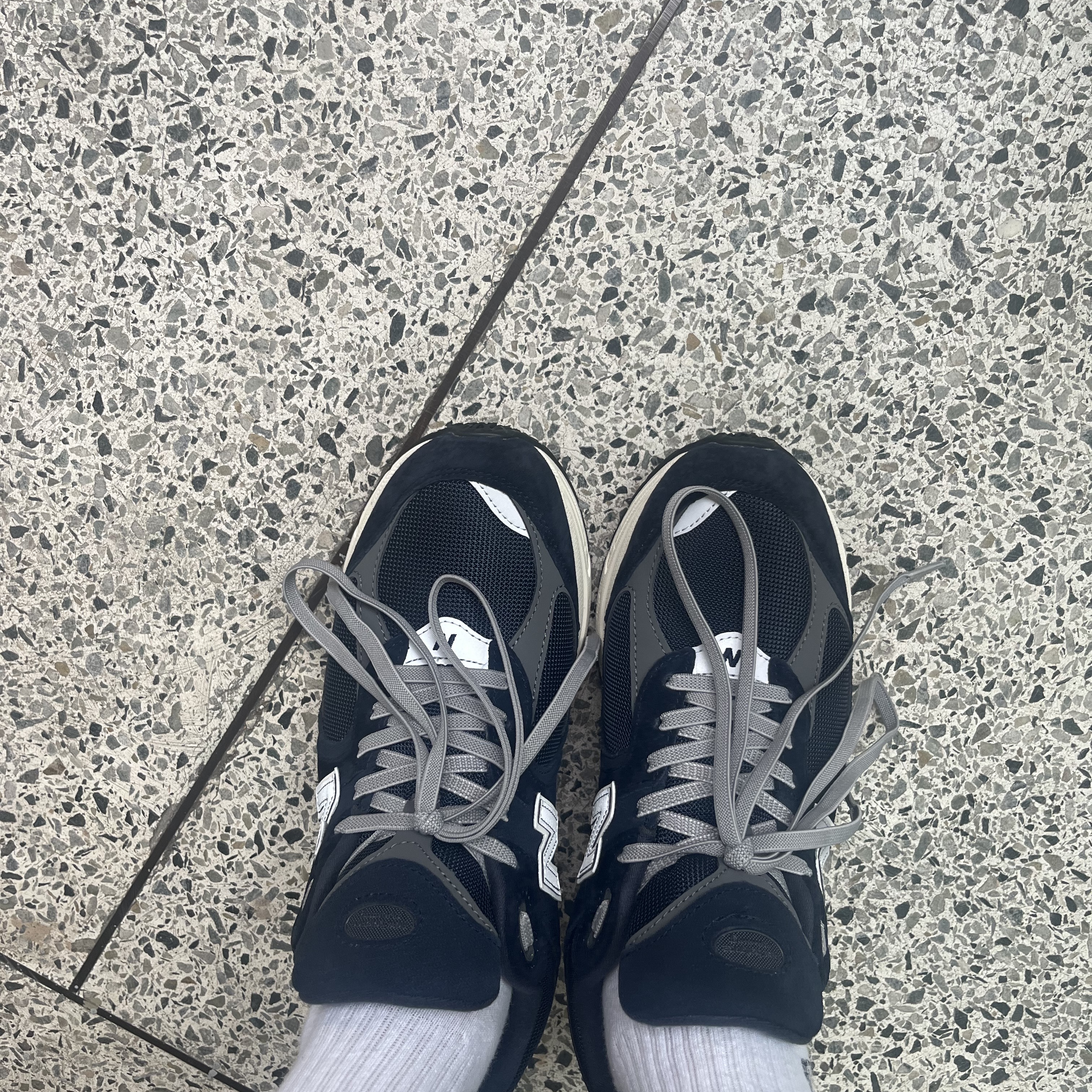 New Balance 2002R Eclipse Castlerock 착용 스타일 - 2