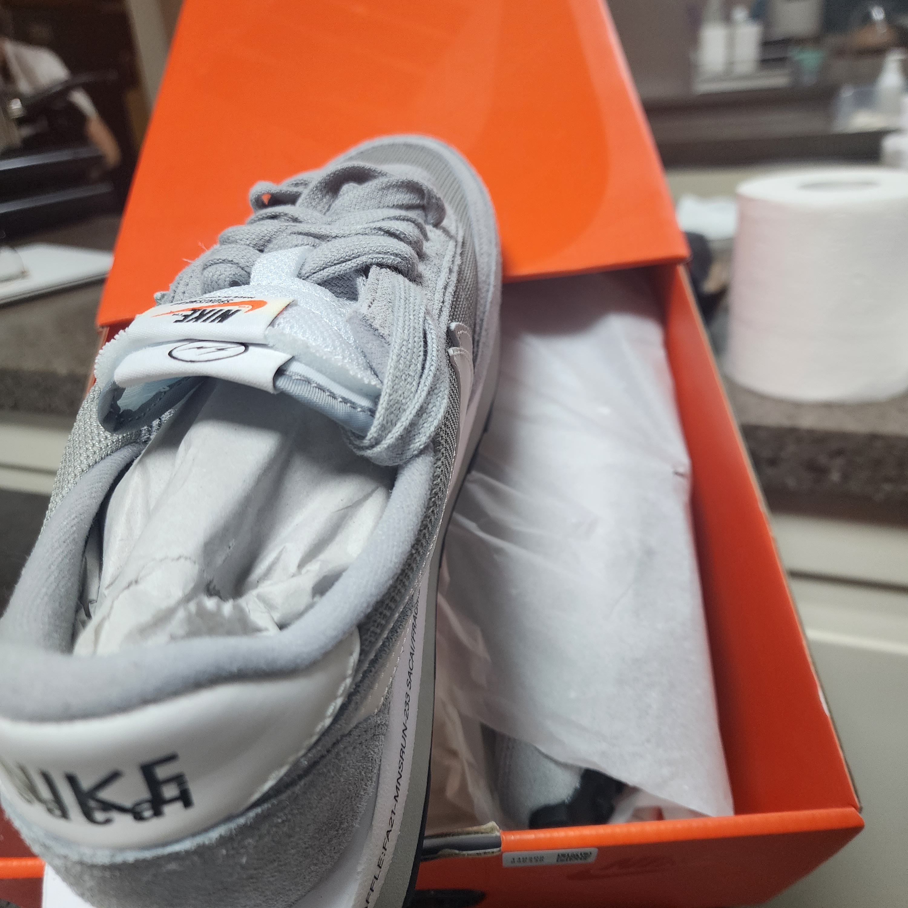 Nike x Sacai x Fragment LDWaffle Light Smoke Grey 착용 스타일 - 2