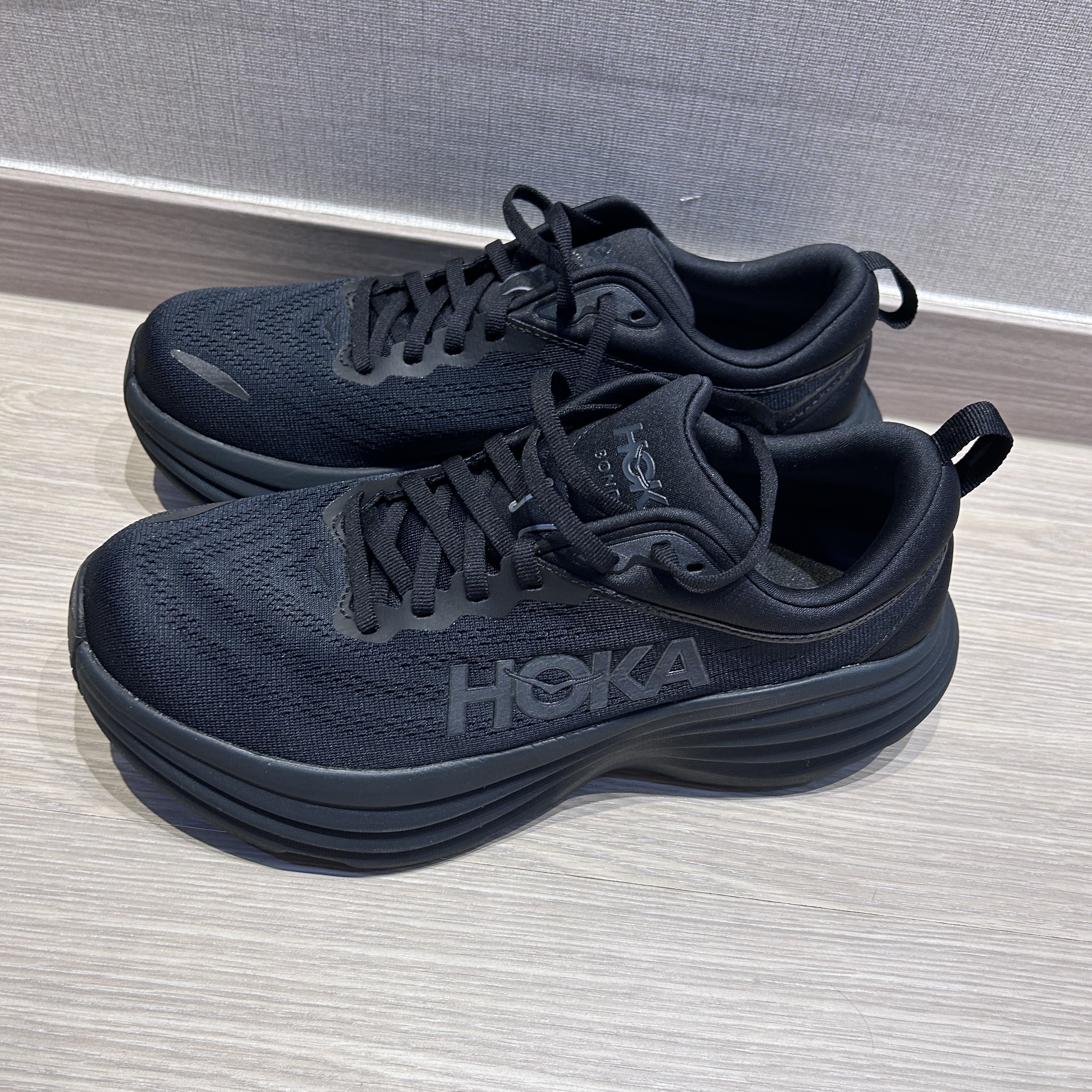 Hoka Bondi 8 Black - Regular 착용 스타일 - 1