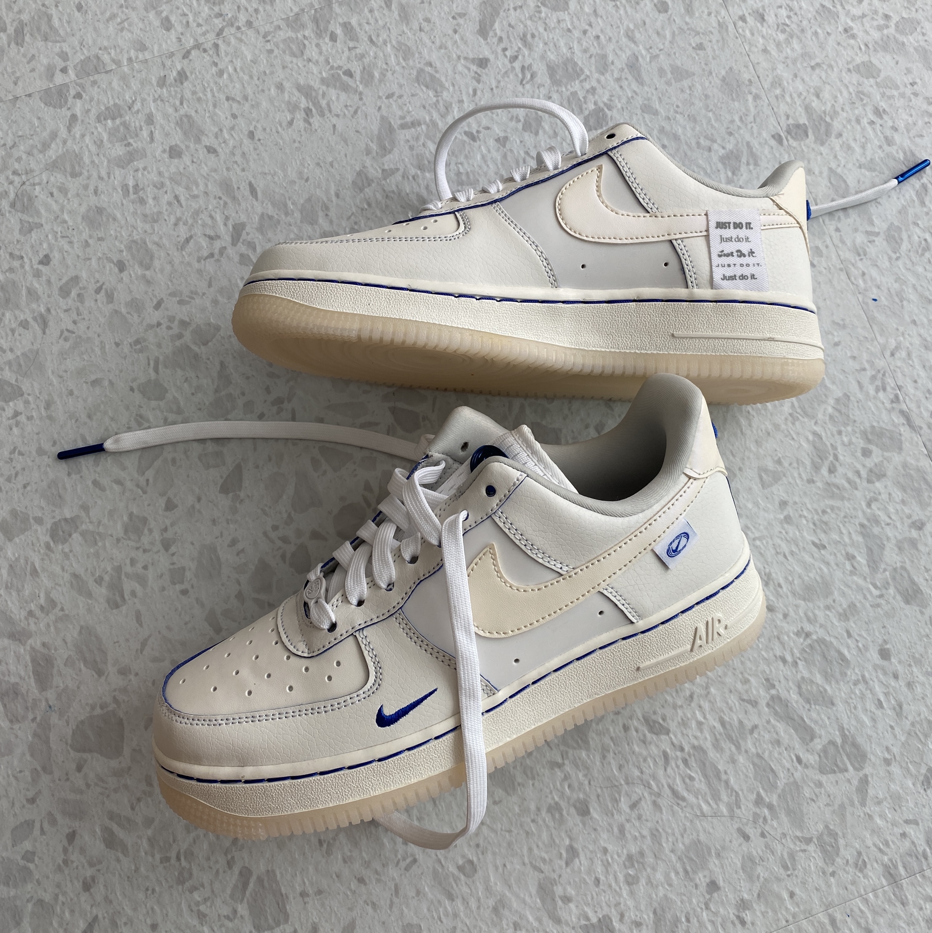 (W) Nike Air Force 1 '07 LX Game Royal Sail 착용 스타일 - 1