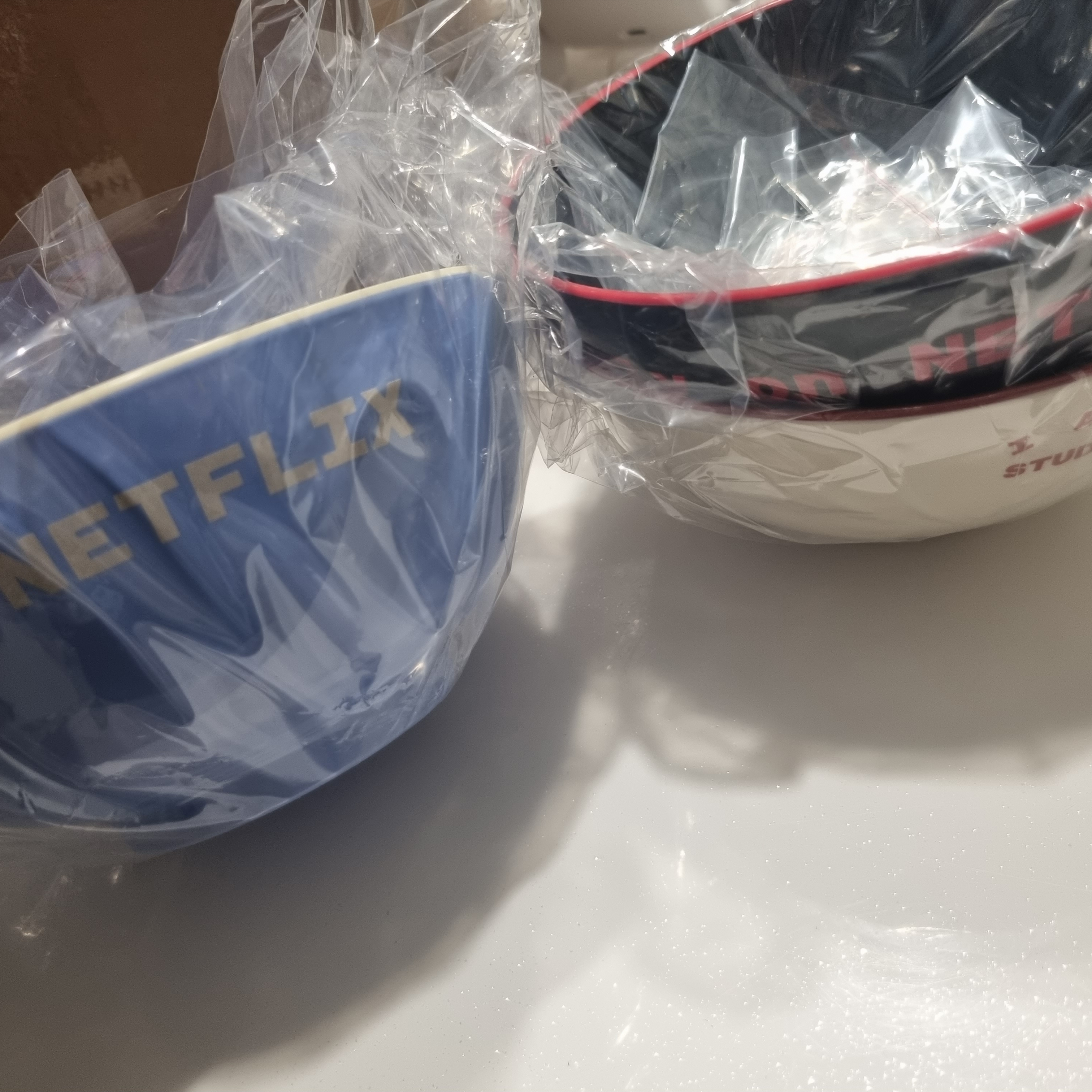 IAB Studio x Netflix Bowl Set 착용 스타일 - 2