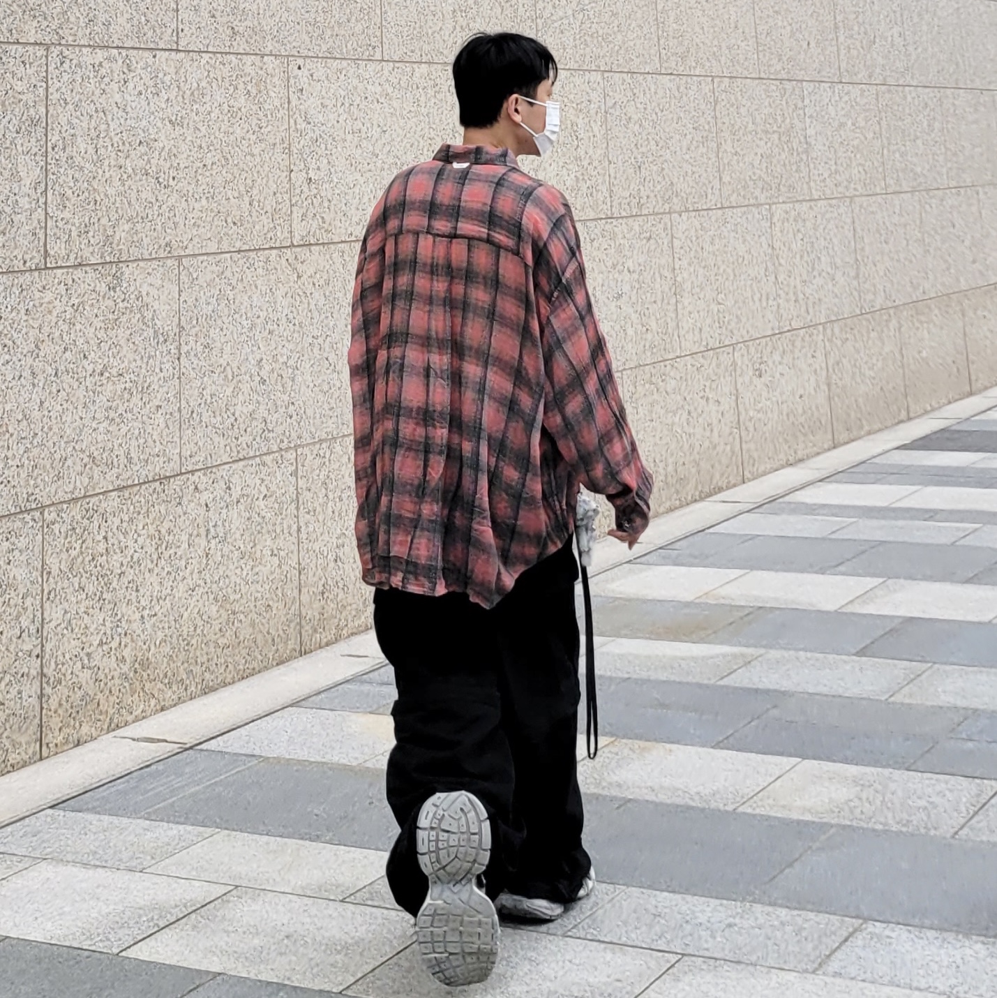 Balenciaga 3XL Sneakers Light Beige, Our Legacy Borrowed Shirt Big Lumbercheck Print 착용 스타일 - 3