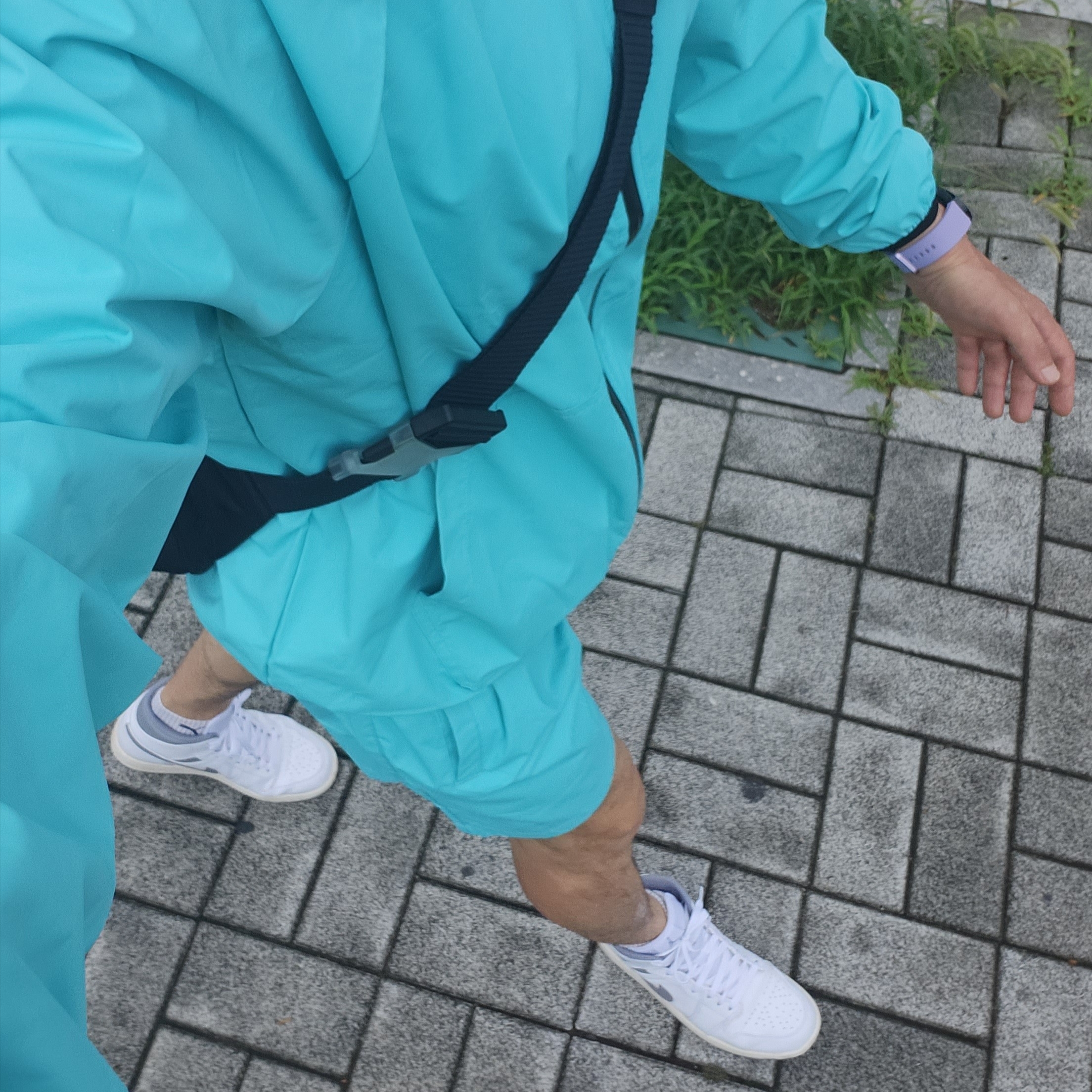 Jordan 1 Mid White Stealth 착용 스타일