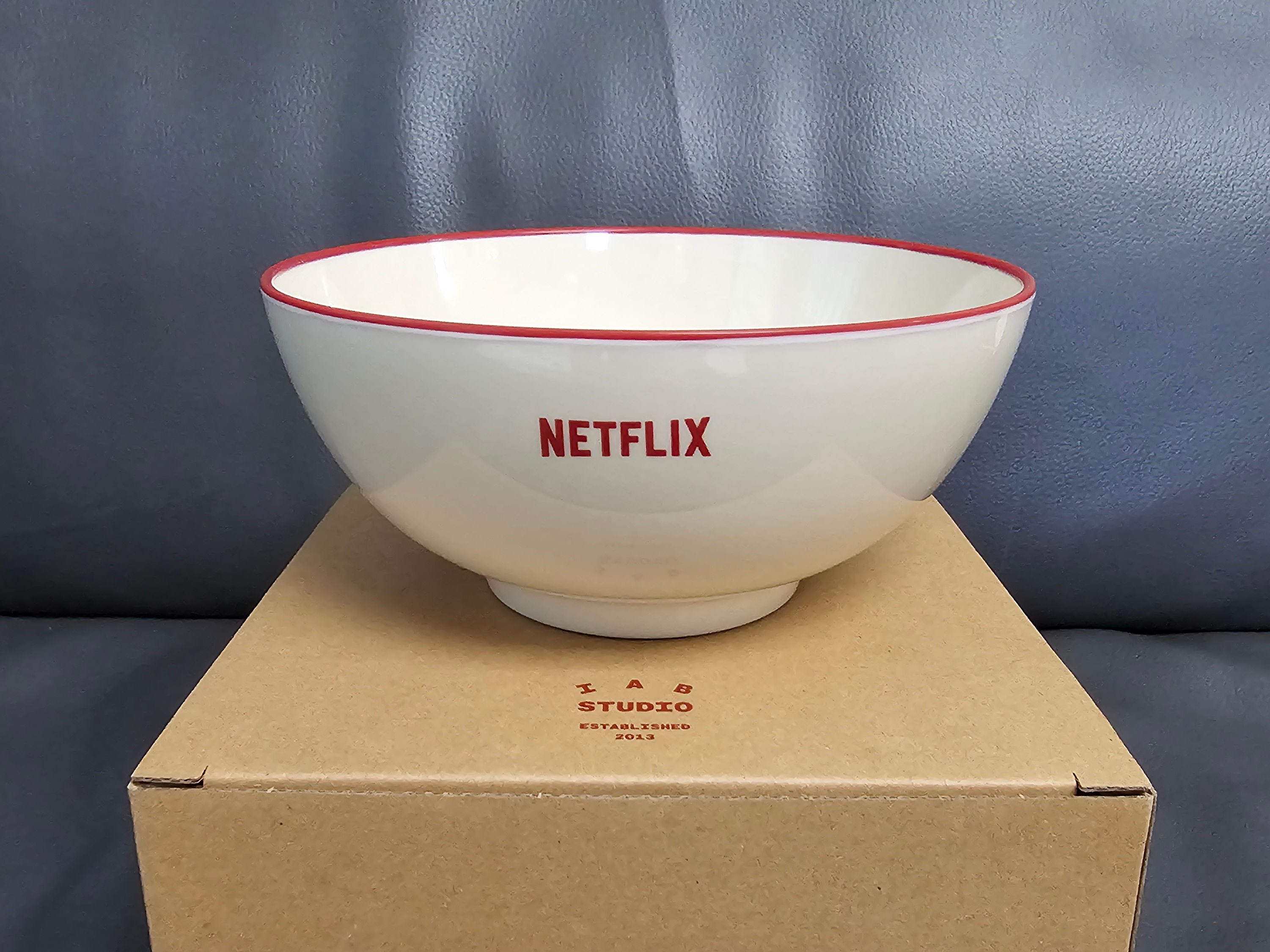 IAB Studio x Netflix Bowl Set 착용 스타일 - 2
