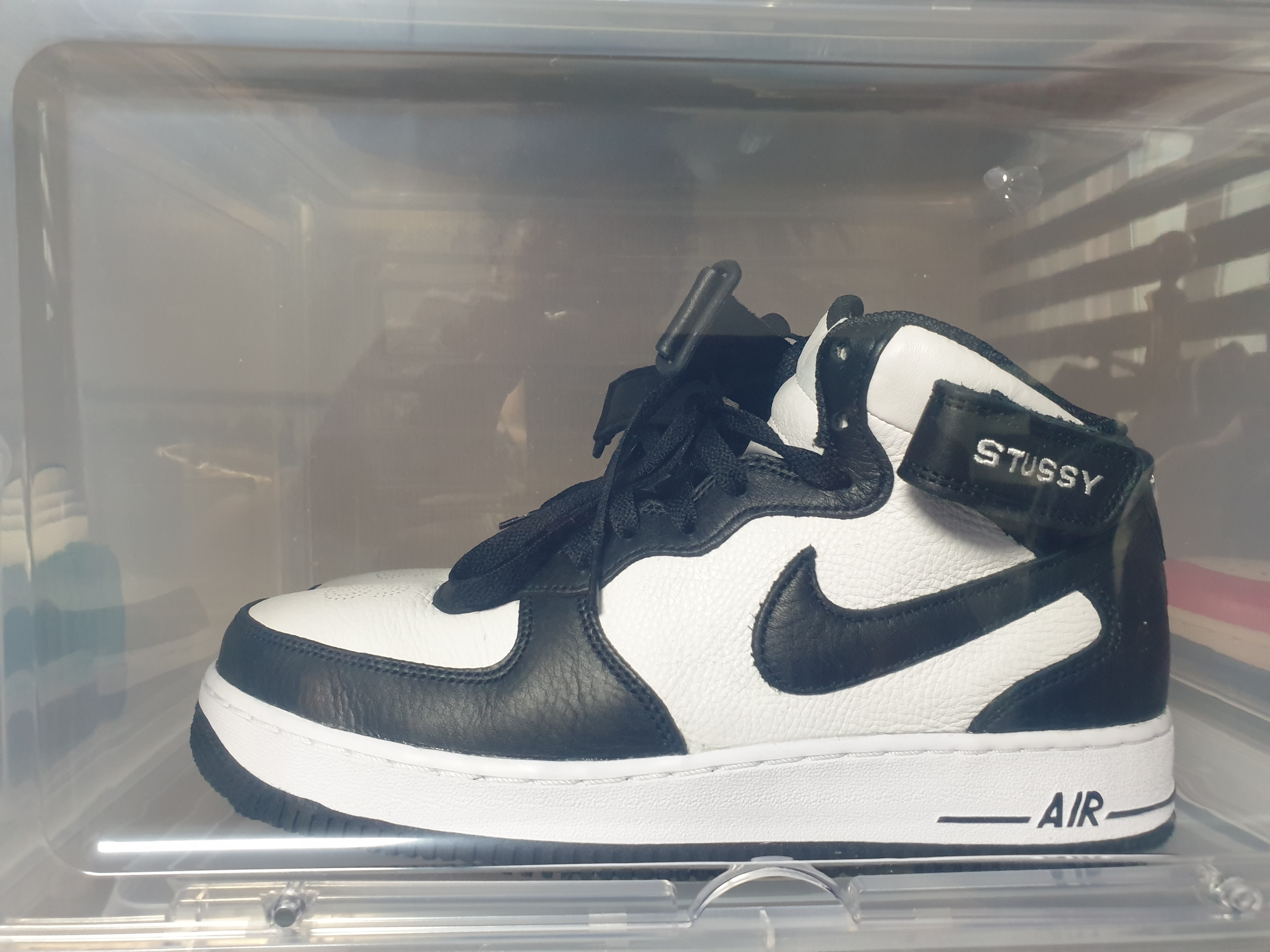 Nike x Stussy Air Force 1 '07 Mid SP Black and Light Bone 착용 스타일