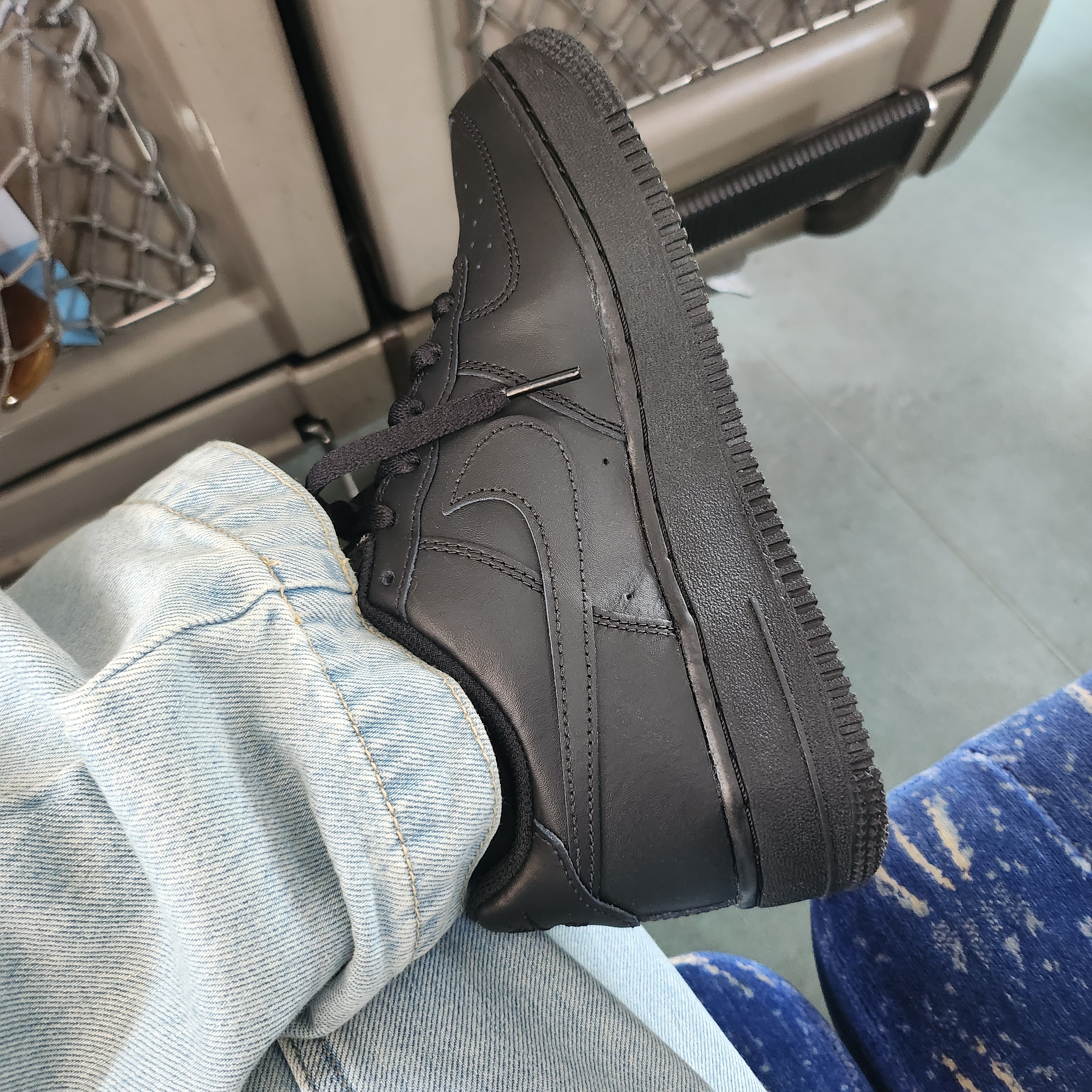 (GS) Nike Air Force 1 LE Black 착용 스타일