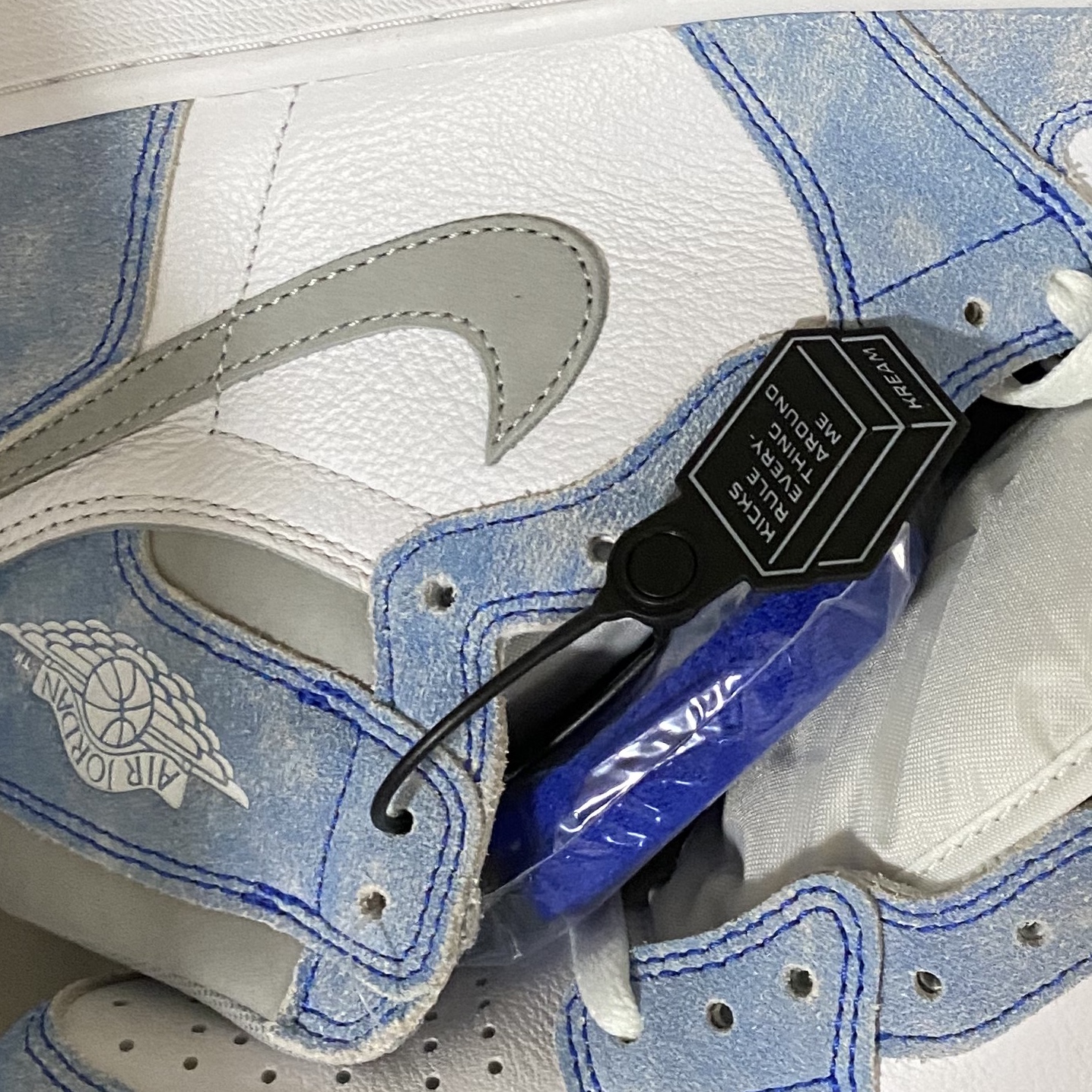 Jordan 1 Retro High OG Hyper Royal 착용 스타일