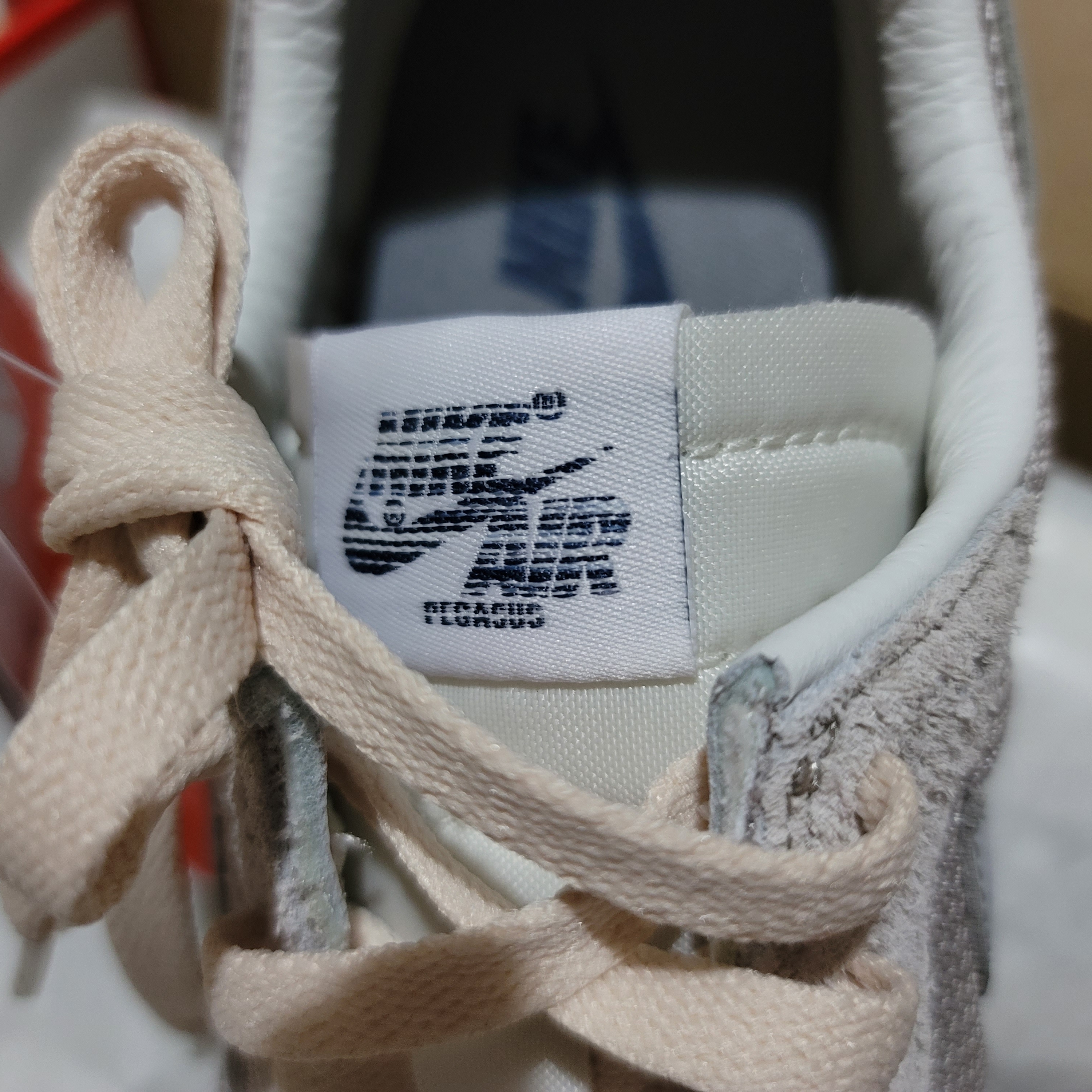 Nike Air Pegasus 83 Cobble Stone 착용 스타일 - 2
