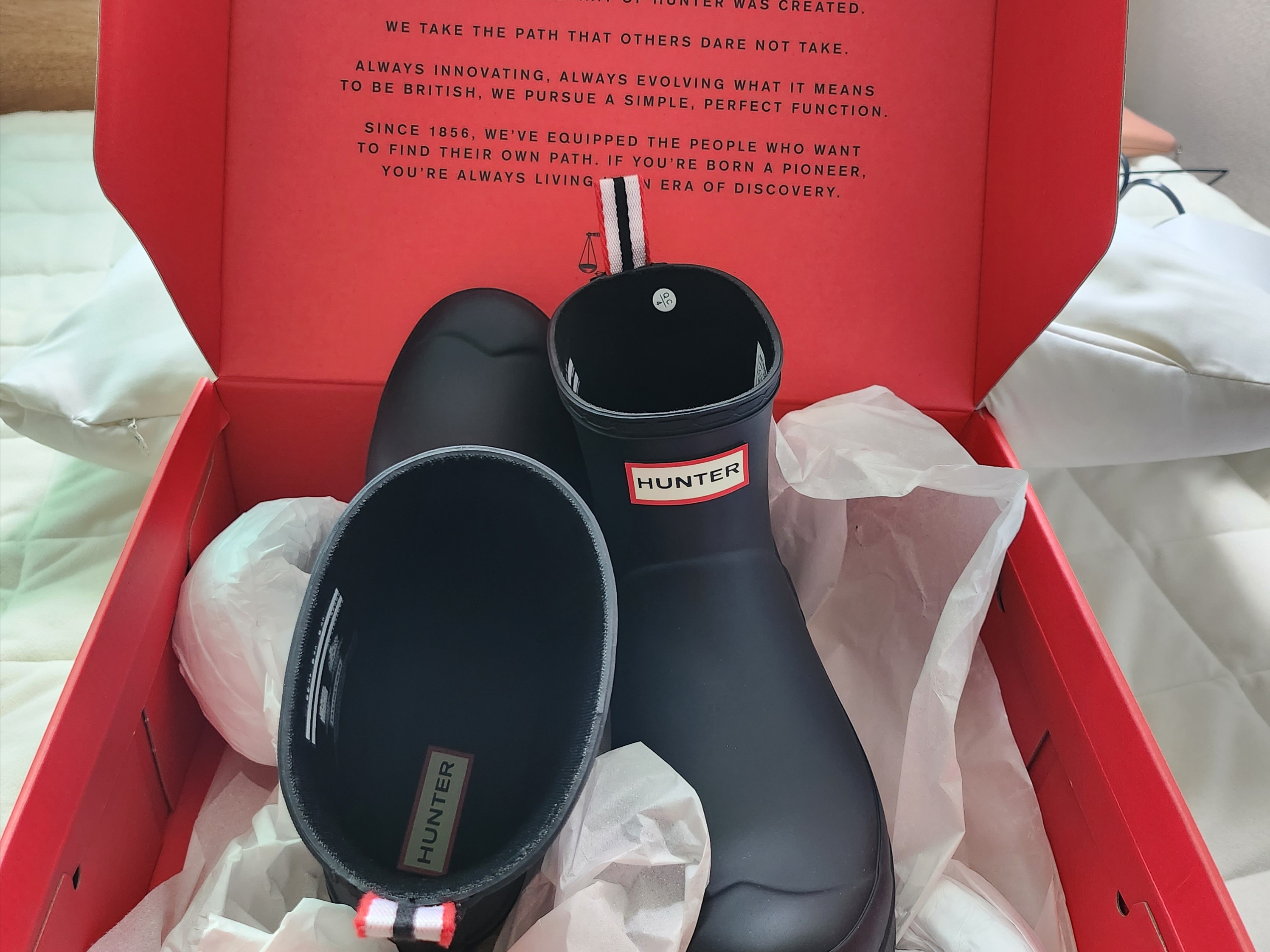 (W) Hunter Play Short Rain Boots Black 착용 스타일