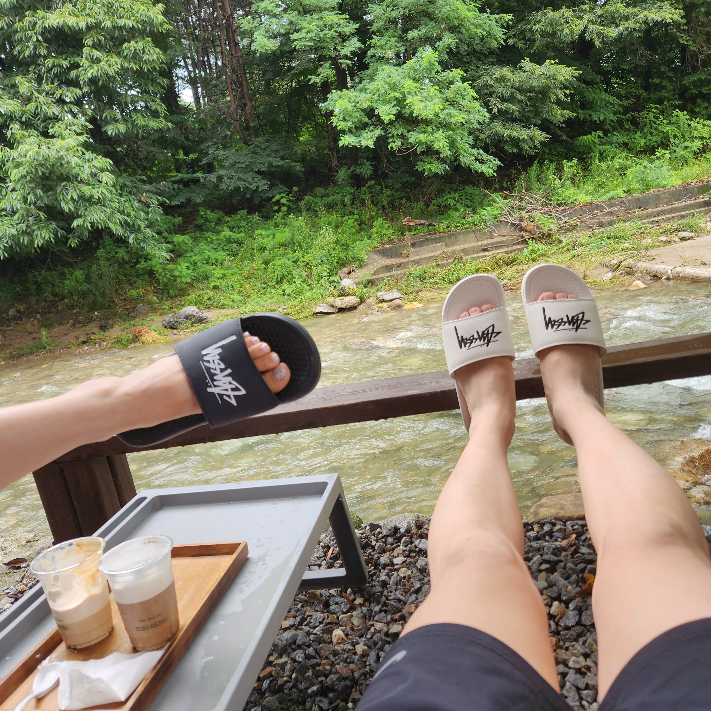 Nike x Stussy Benassi Slide Sail, Nike x Stussy Benassi Slide Off Noir 착용 스타일