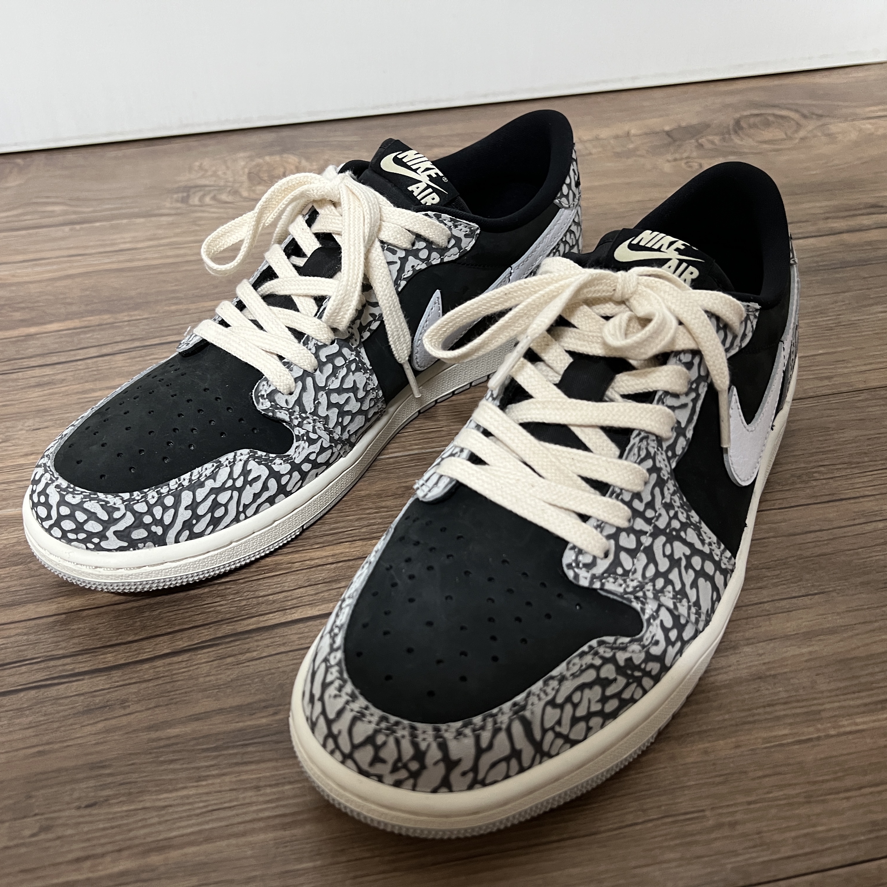 Jordan 1 Retro Low OG Black Cement 착용 스타일 - 2
