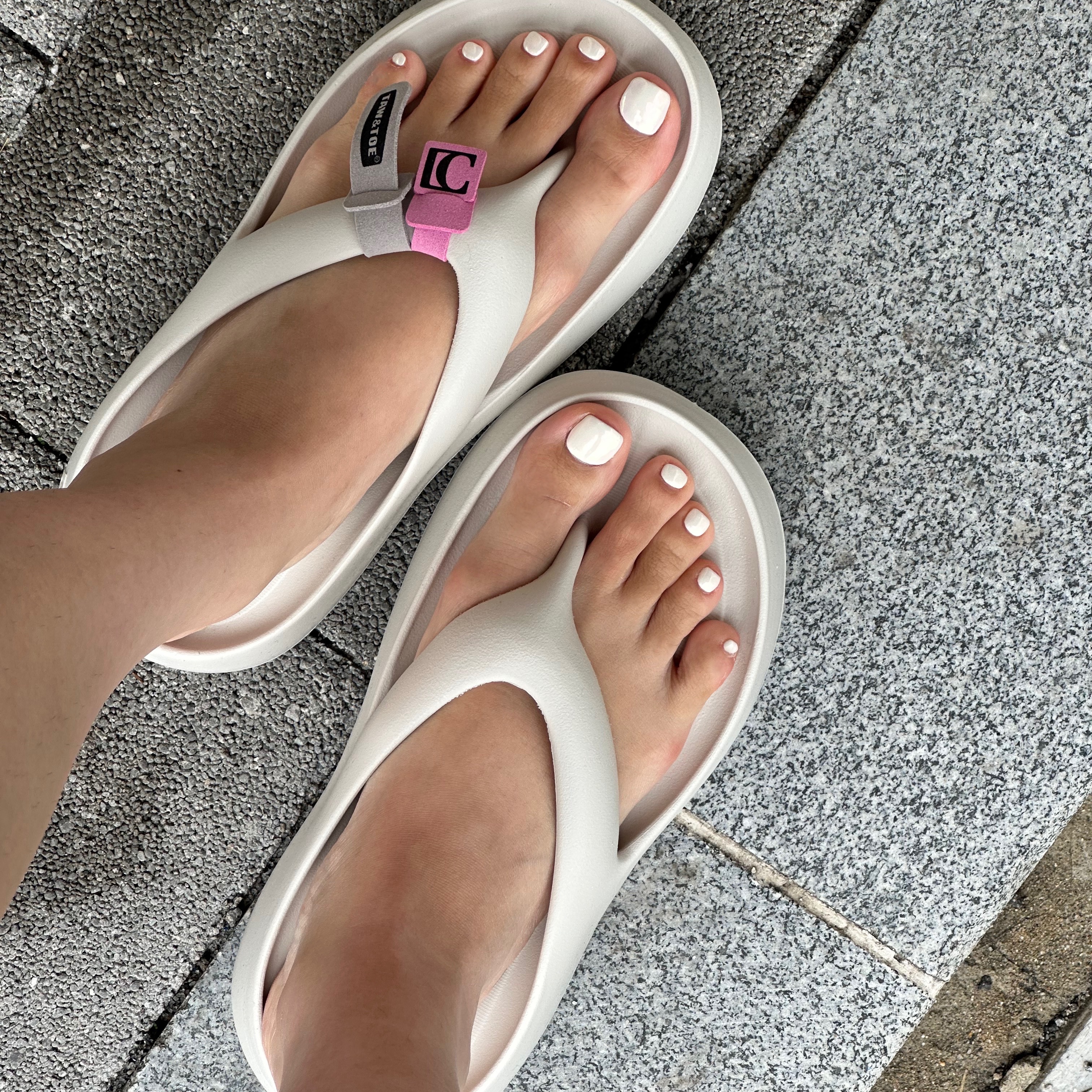 Taw&Toe x Low Classic Platform Flip Flop Cream 착용 스타일 - 2