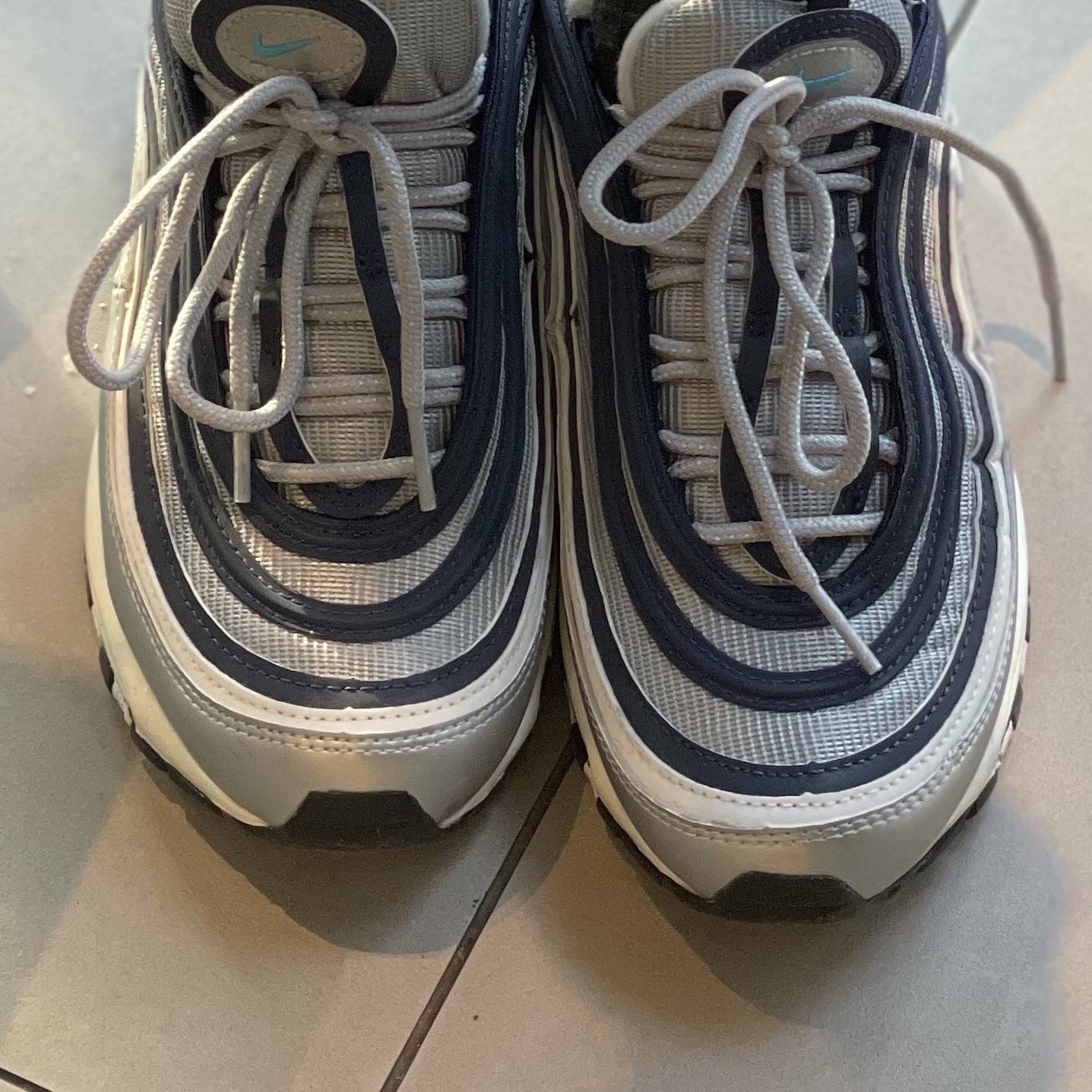 Nike Air Max 97 OG Metallic Silver and Chlorine Blue 착용 스타일