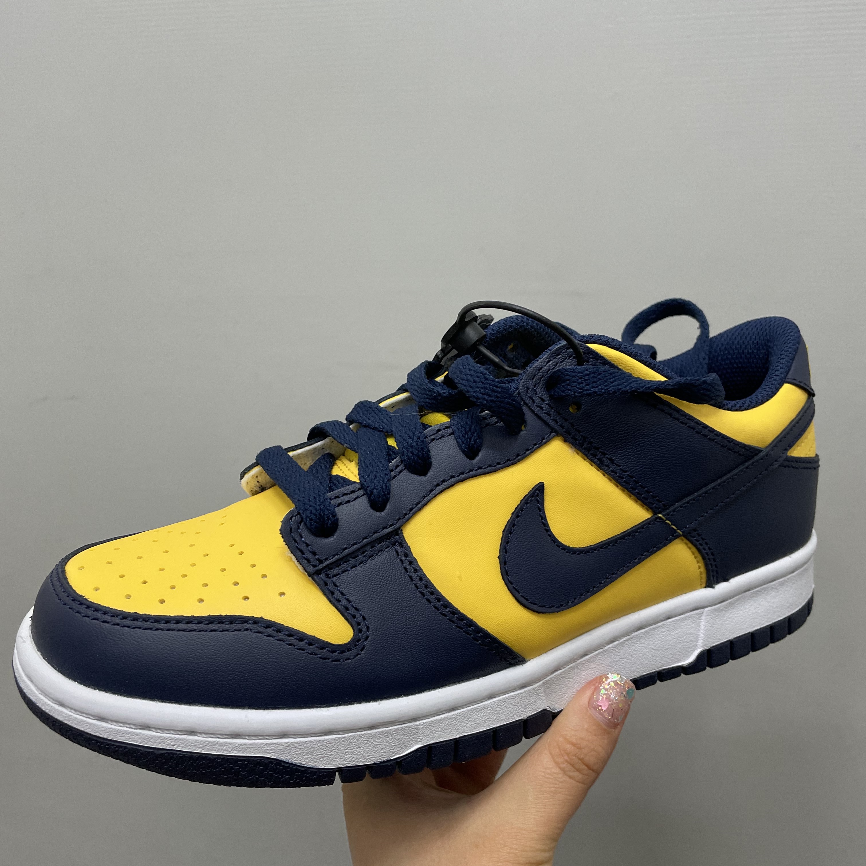(GS) Nike Dunk Low Varsity Maize 착용 스타일