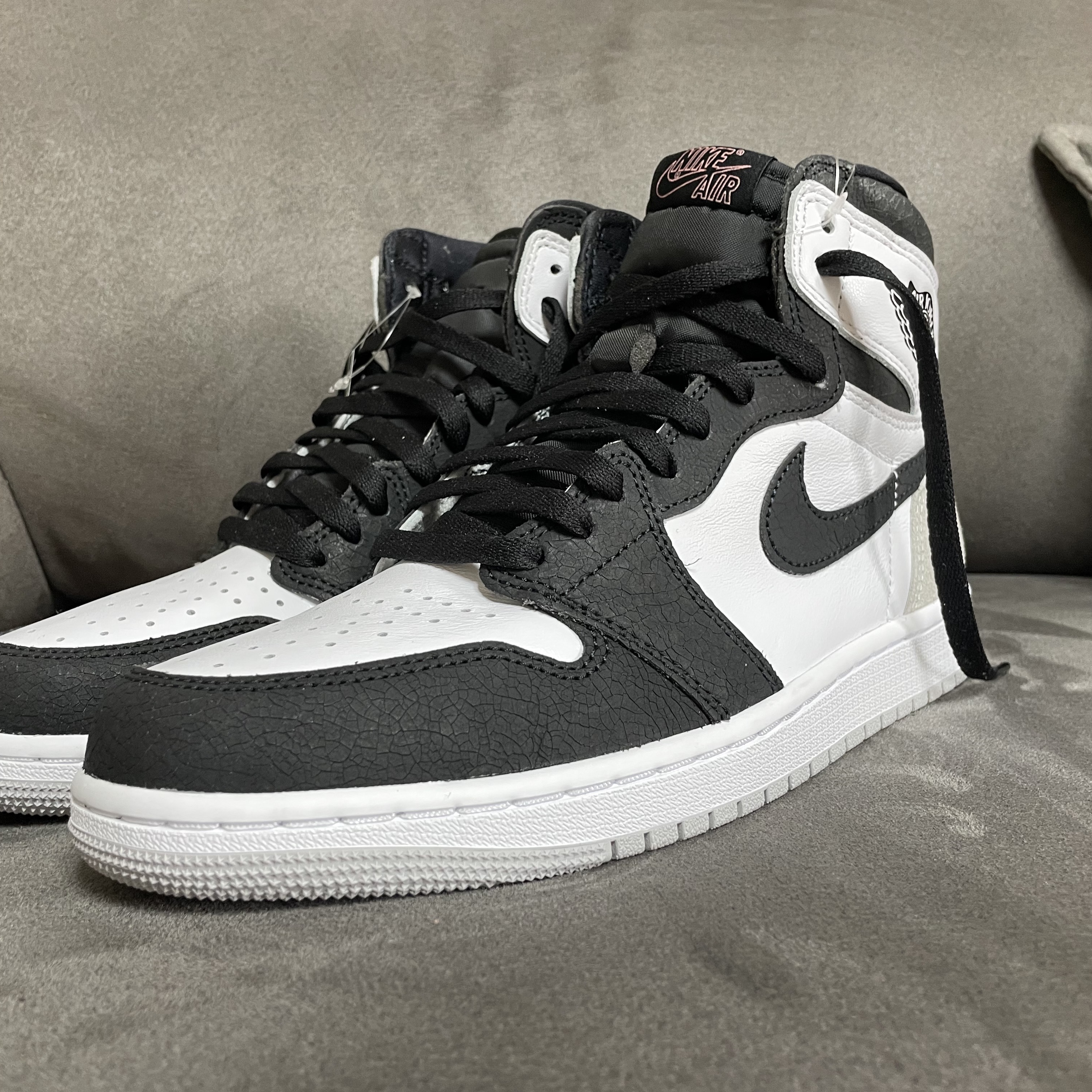 Jordan 1 Retro High OG Bleached Coral 착용 스타일