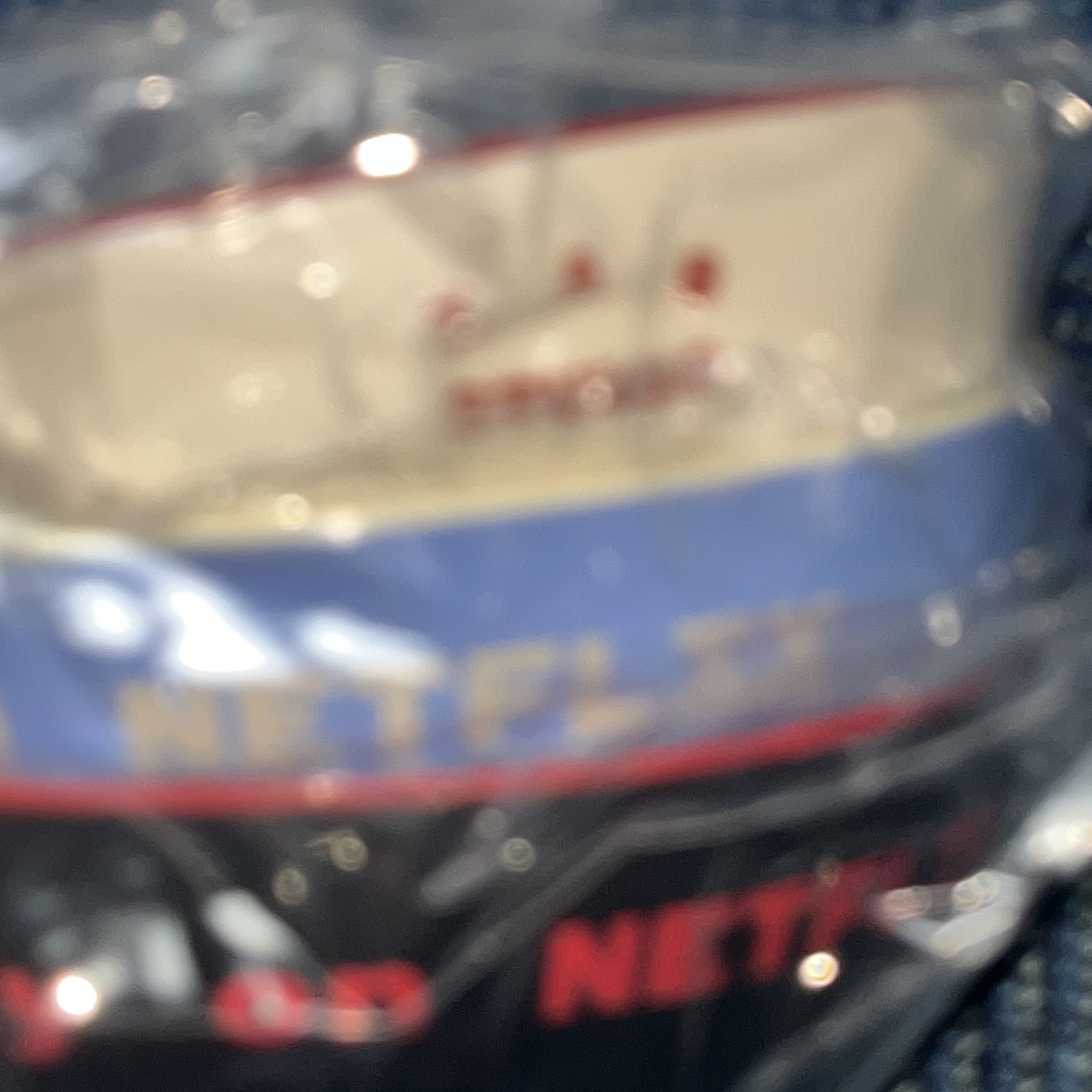 IAB Studio x Netflix Bowl Set 착용 스타일 - 1