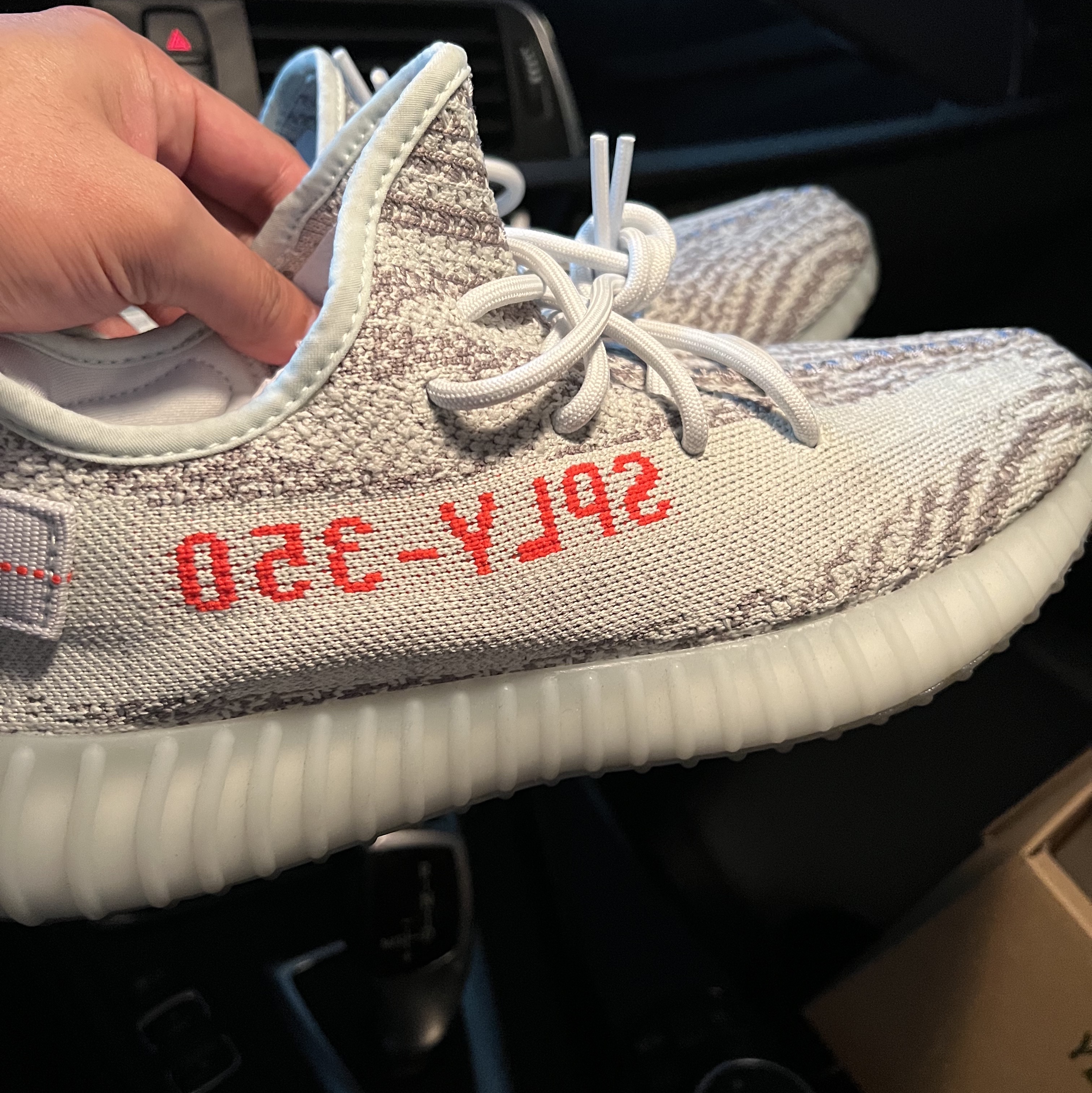 Adidas Yeezy Boost 350 V2 Blue Tint 2017 착용 스타일 - 2