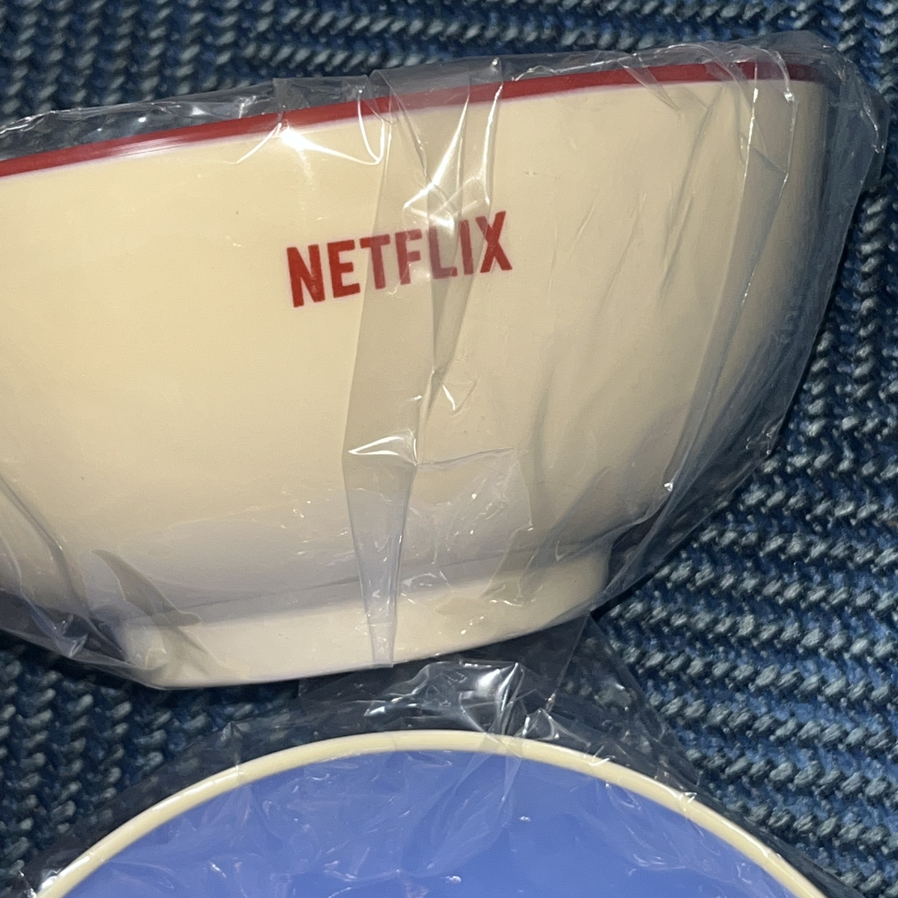 IAB Studio x Netflix Bowl Set 착용 스타일 - 3