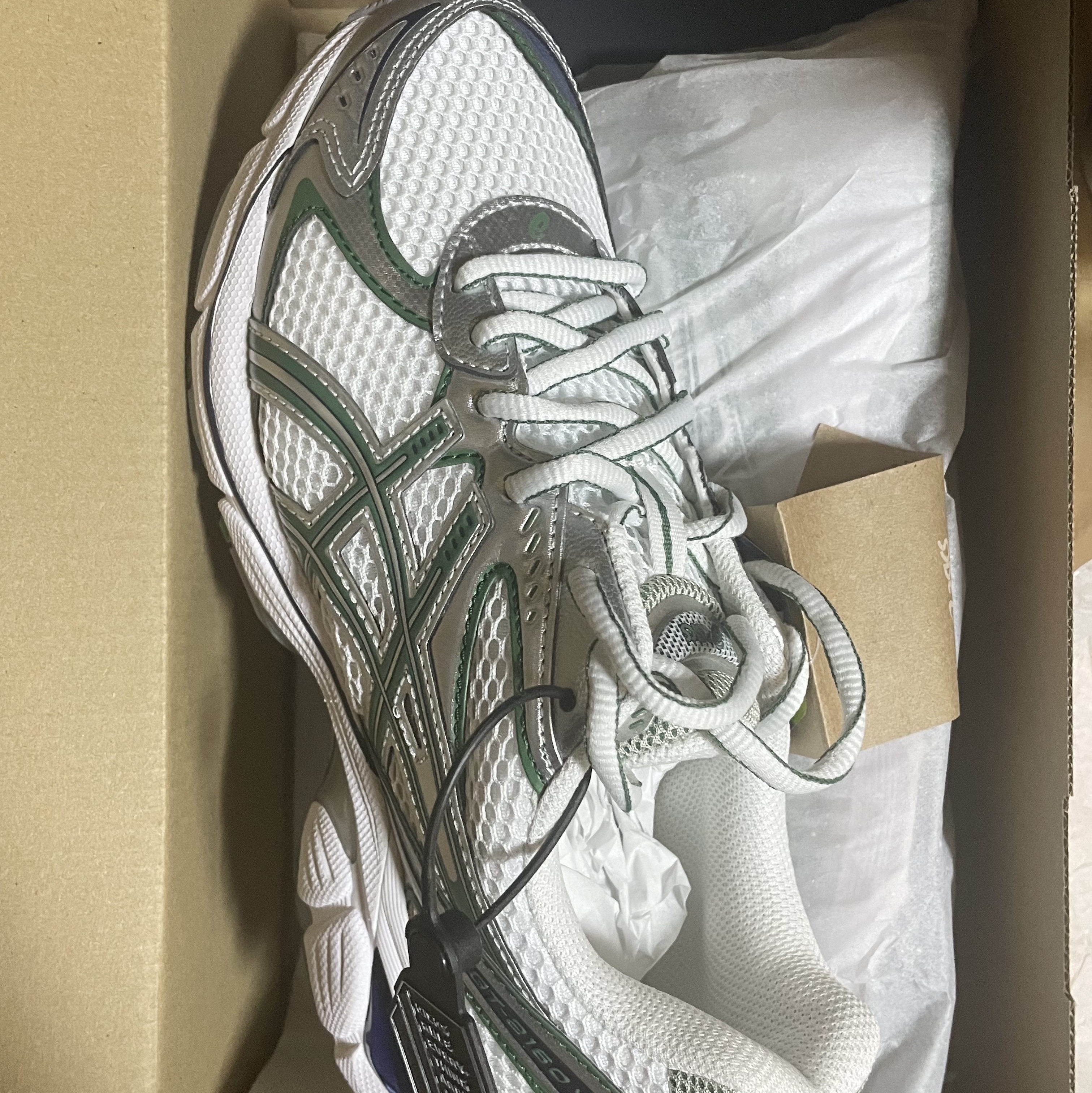 Asics GT-2160 White Shamrock Green 착용 스타일