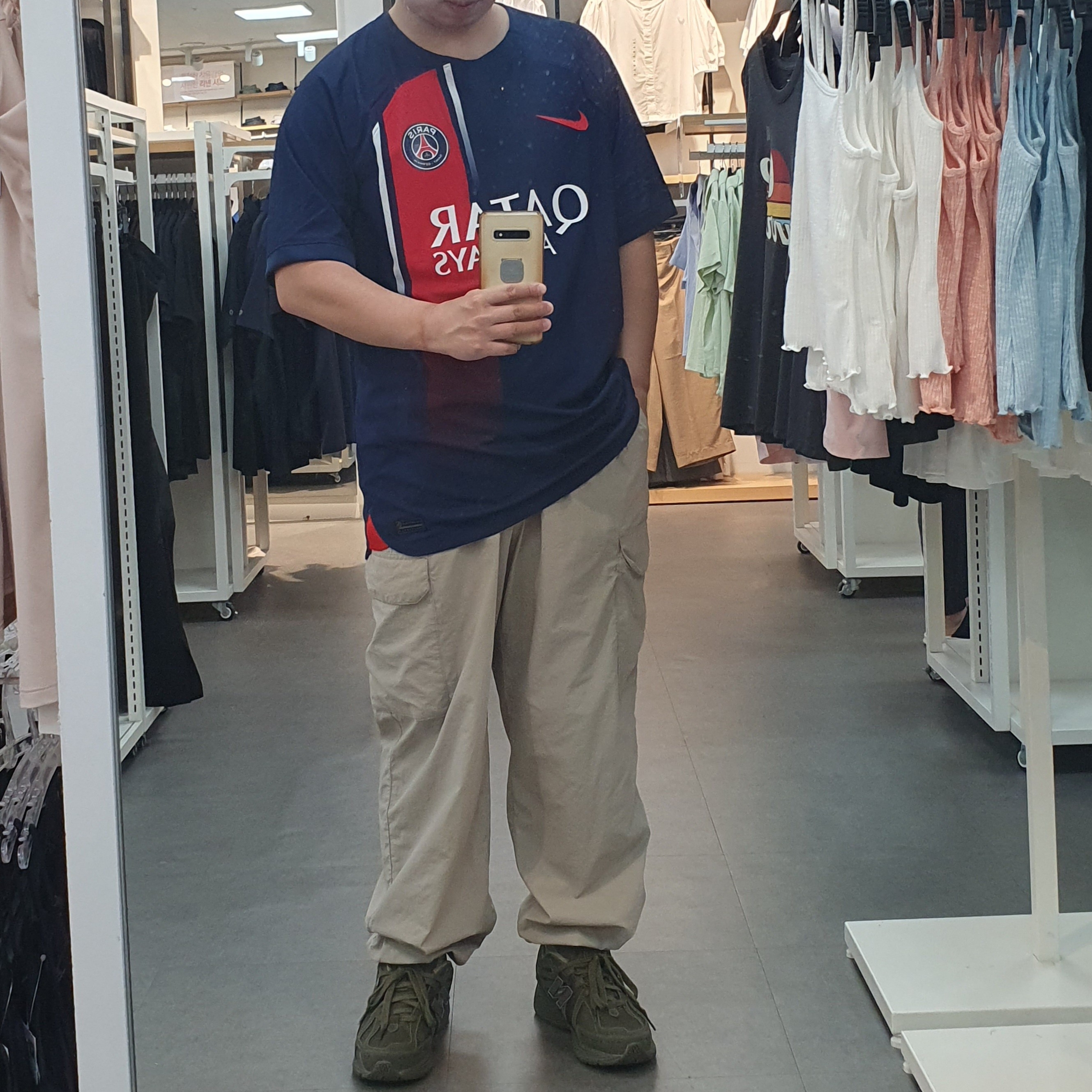 Nike Paris Saint-Germain 2023/24 Dri-Fit ADV Match Home SS Jersey Midnight Navy (Non Marking Ver.), New Balance 1906R Olive 착용 스타일