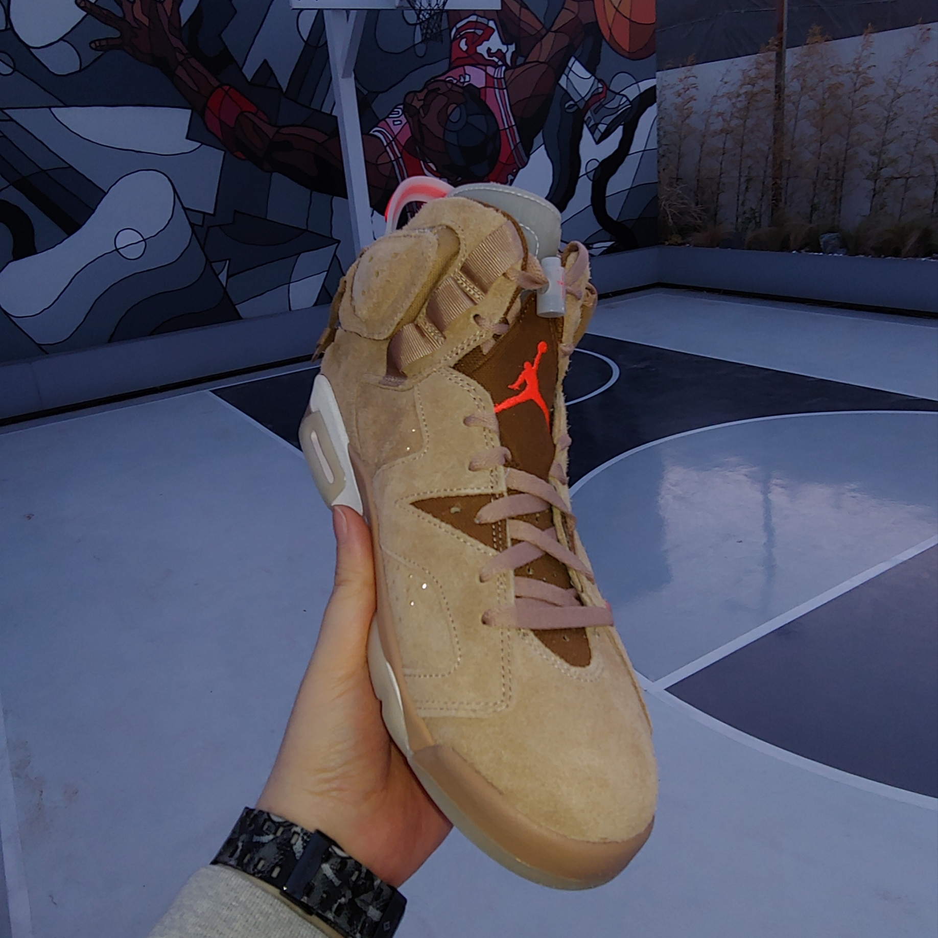 Jordan 6 x Travis Scott Retro SP British Khaki 착용 스타일 - 3