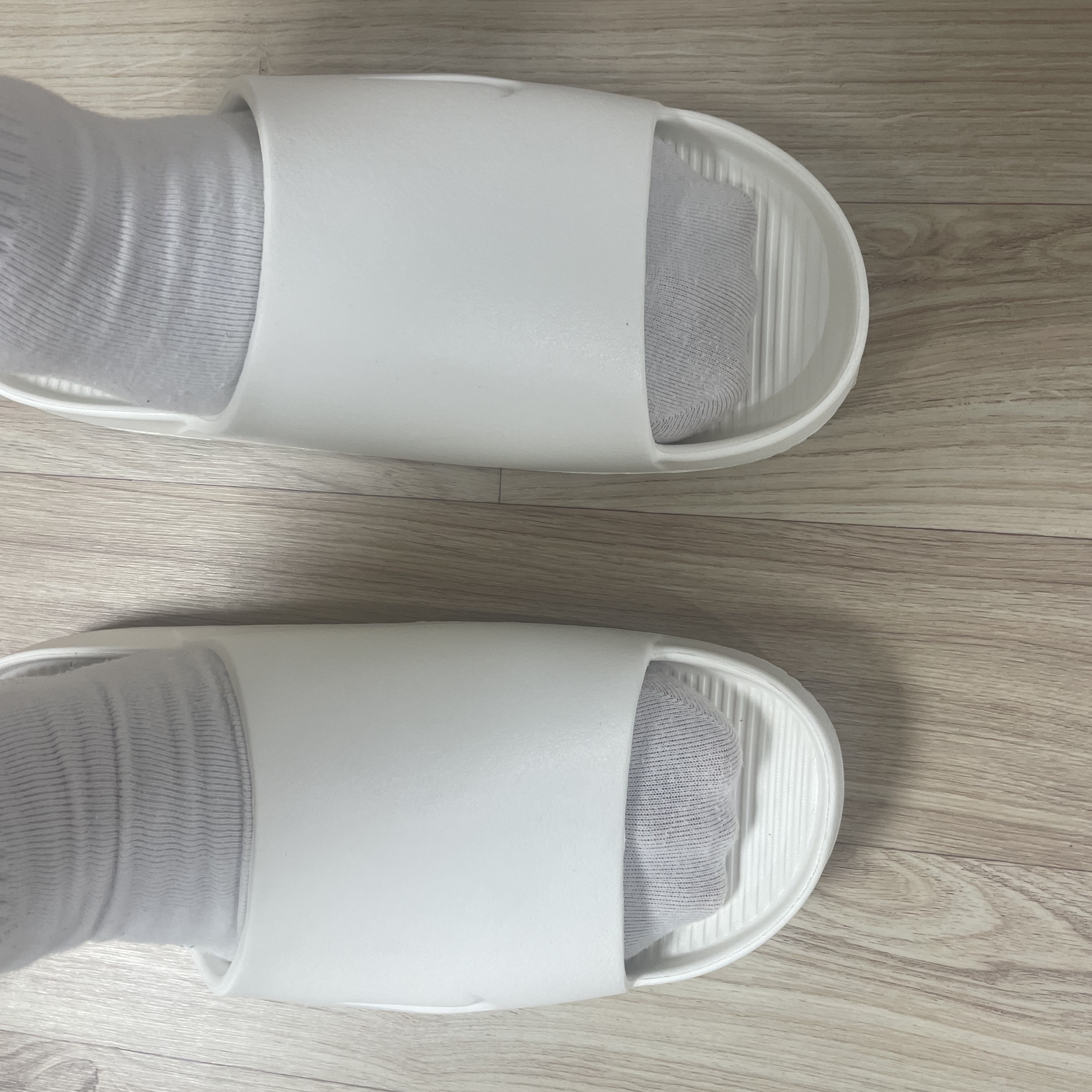 Nike Calm Slide Sail 착용 스타일