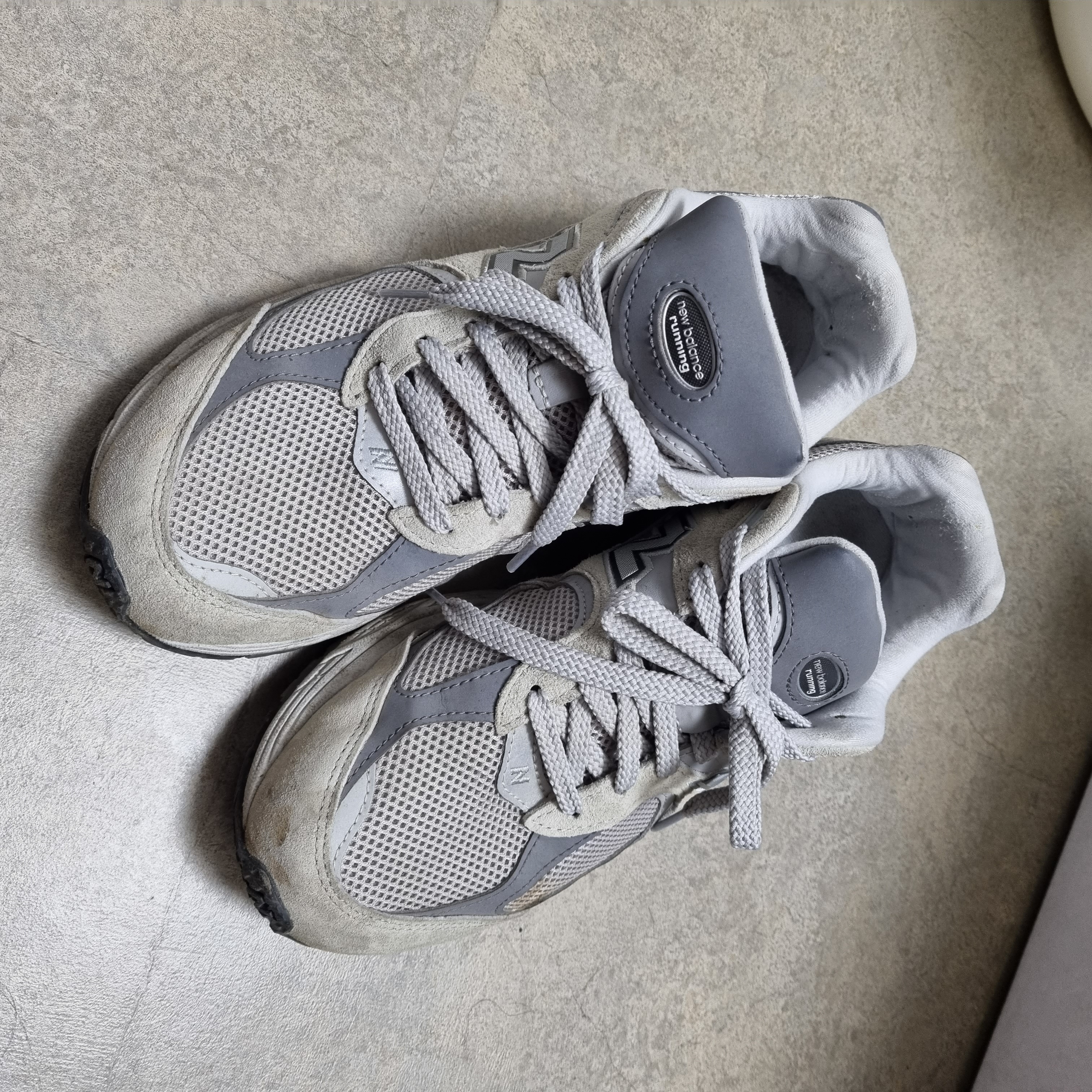 New Balance 2002R T2 Gray 착용 스타일