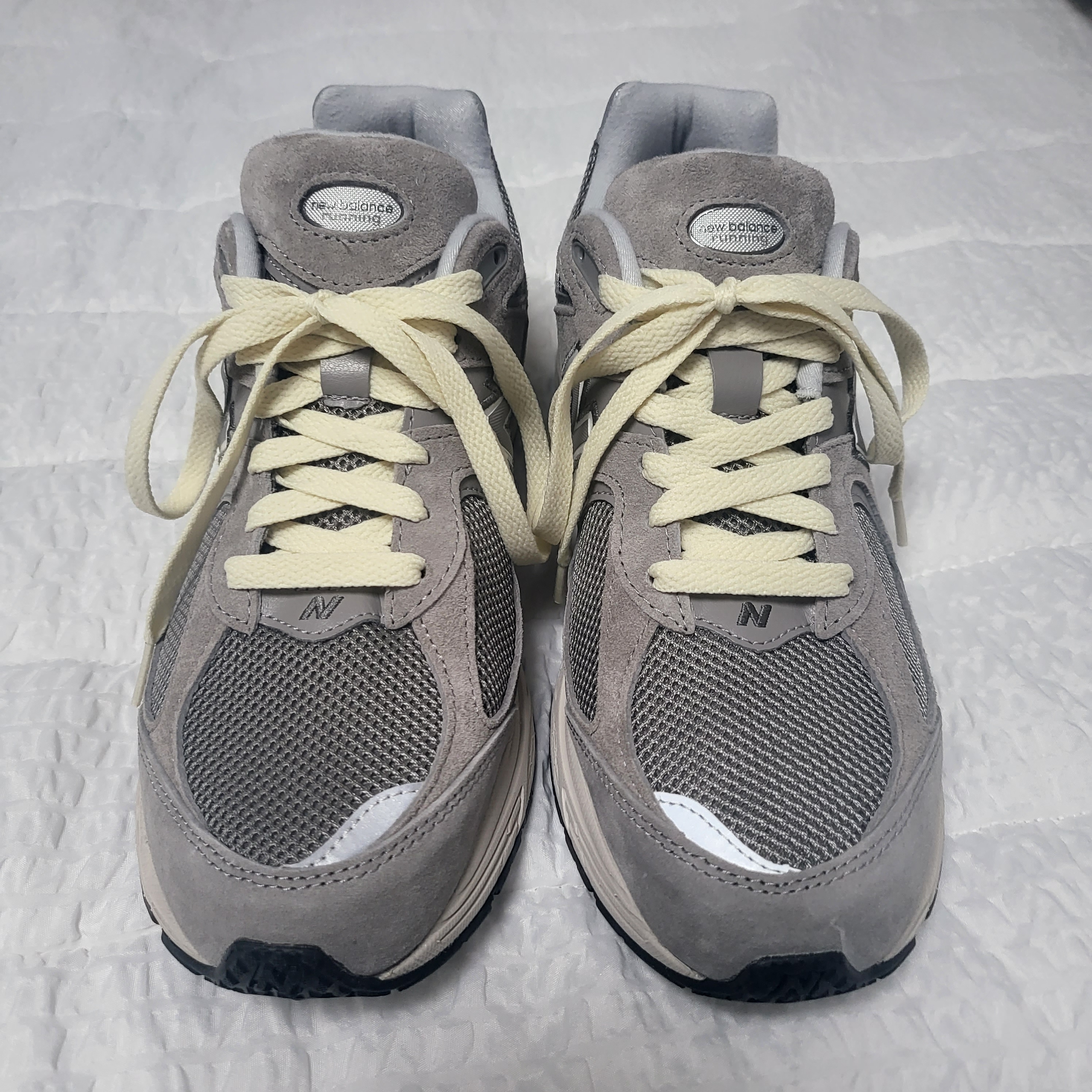 New Balance 2002R Grey 착용 스타일