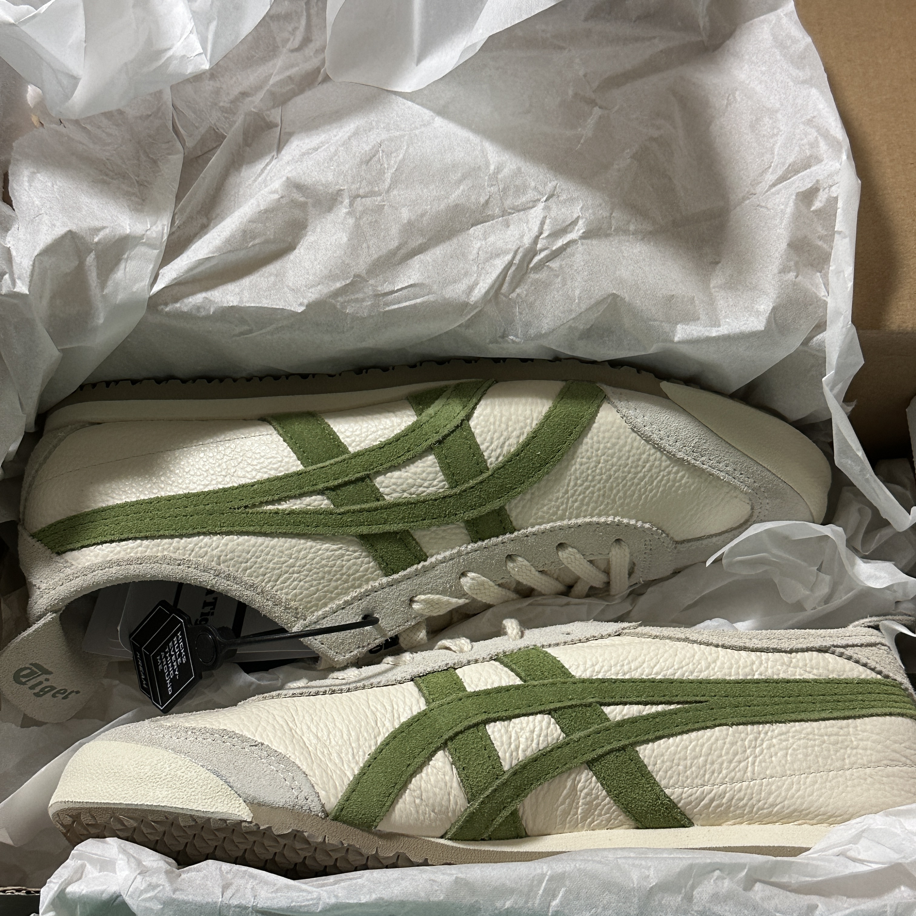 Onitsuka Tiger Mexico 66 Vintage Birch Cactus Green 착용 스타일